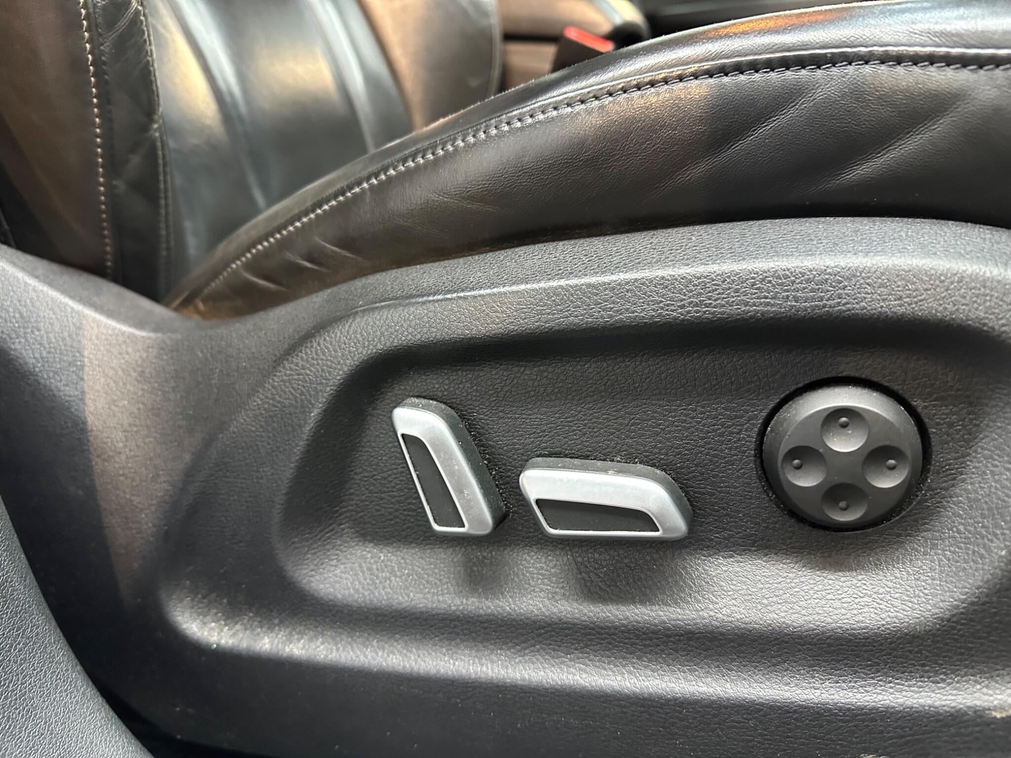Audi Q5 view 18