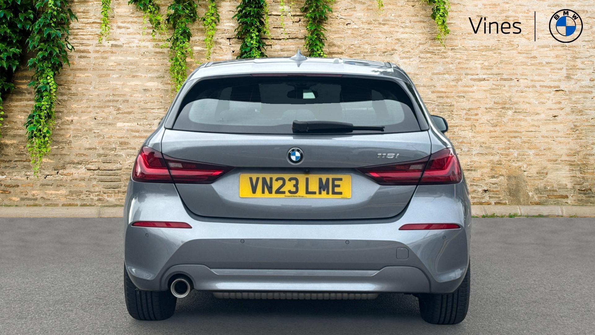 BMW 1 Series view 15