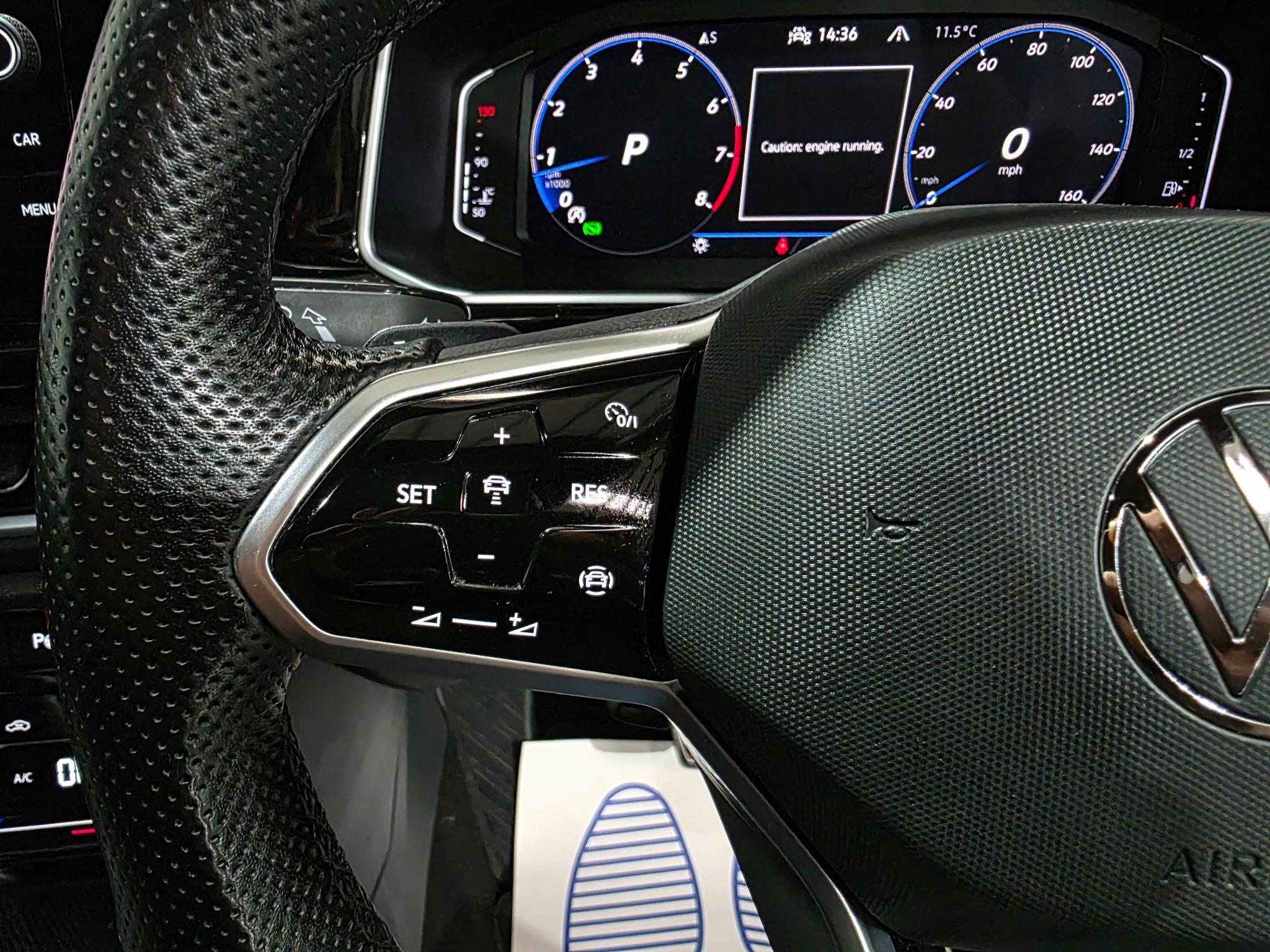 Volkswagen T-Roc view 17