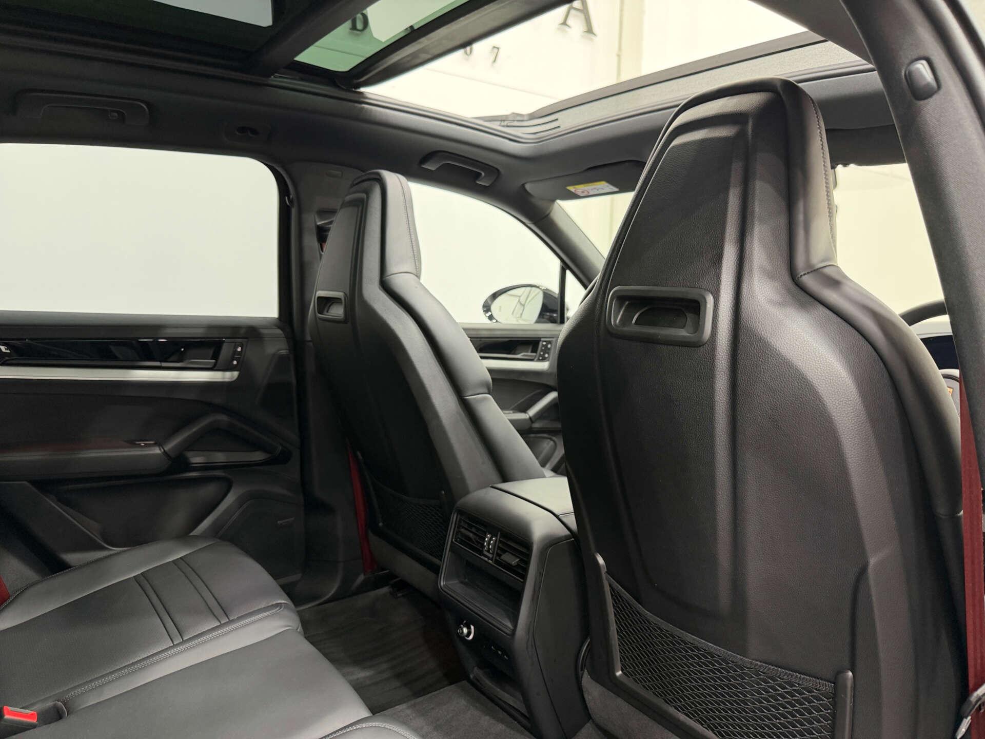 Porsche Cayenne view 14