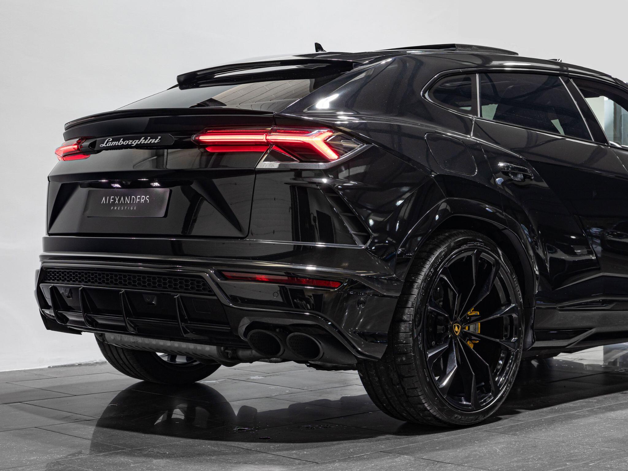 Lamborghini Urus view 13