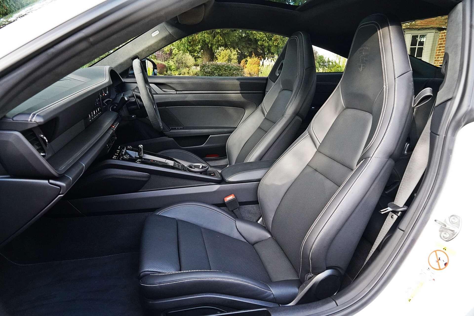 Porsche 911 view 15