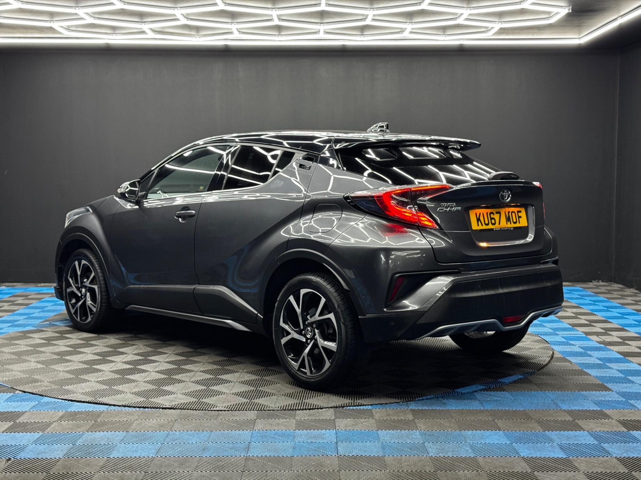 Toyota C-HR view 7