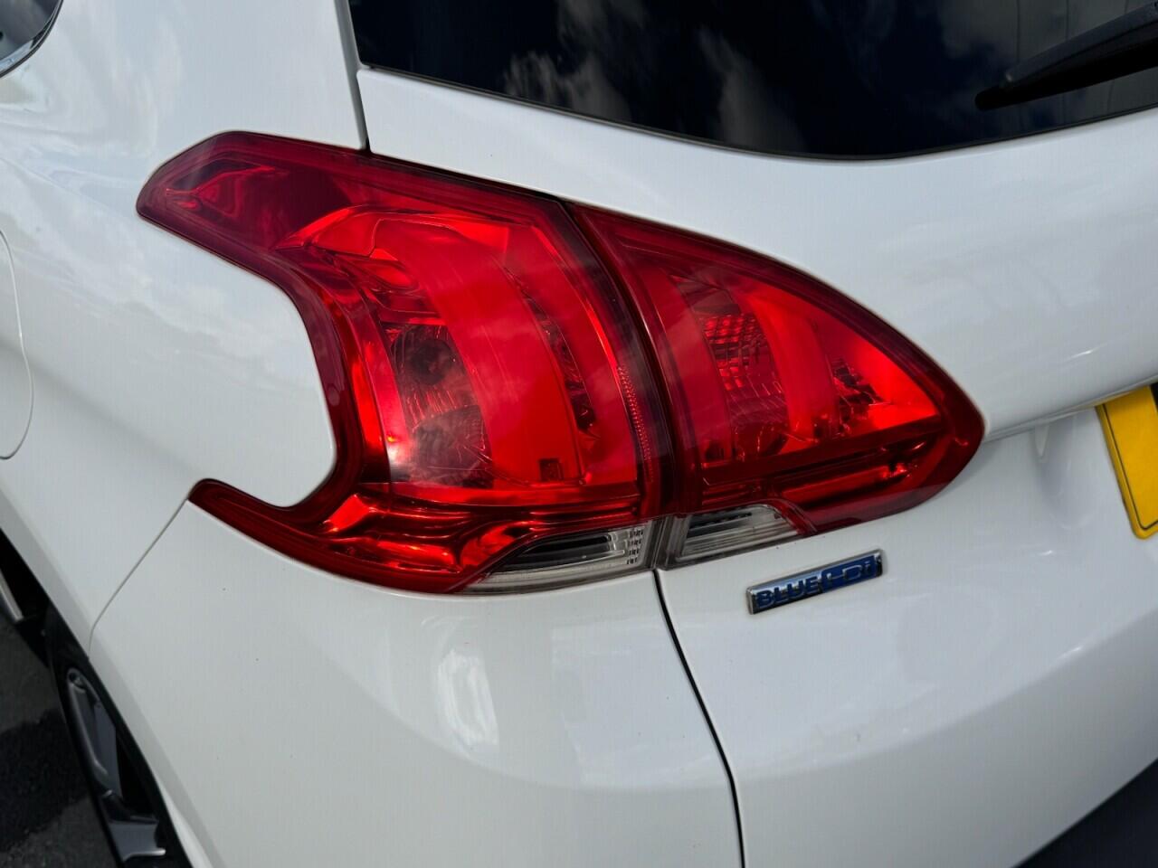 Peugeot 2008 view 16