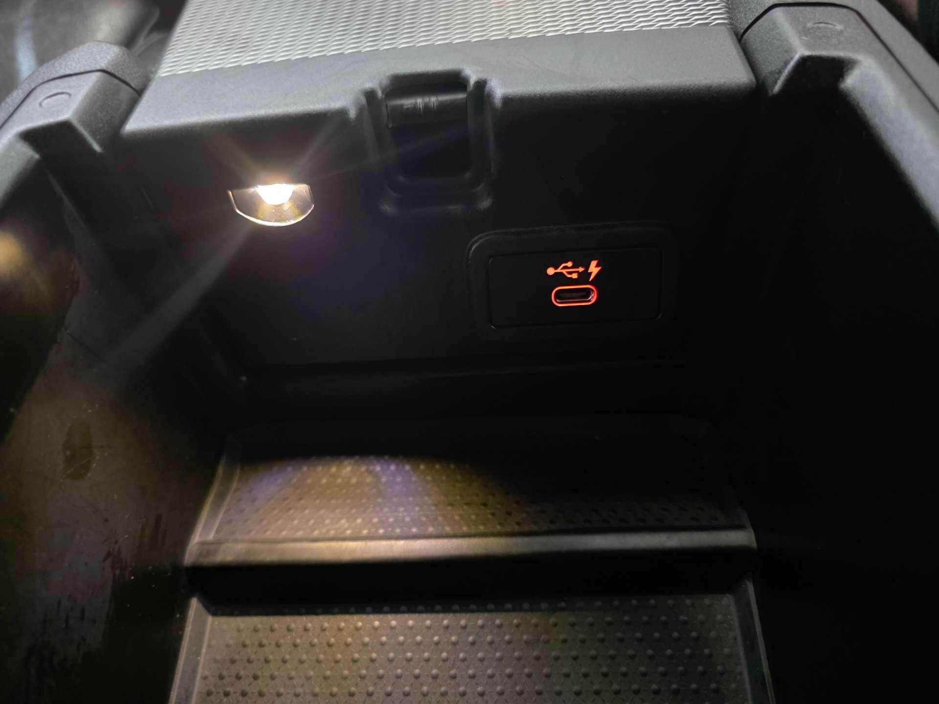 BMW 3 Series view 25