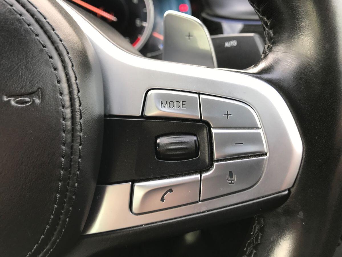 BMW 7 Series view 22