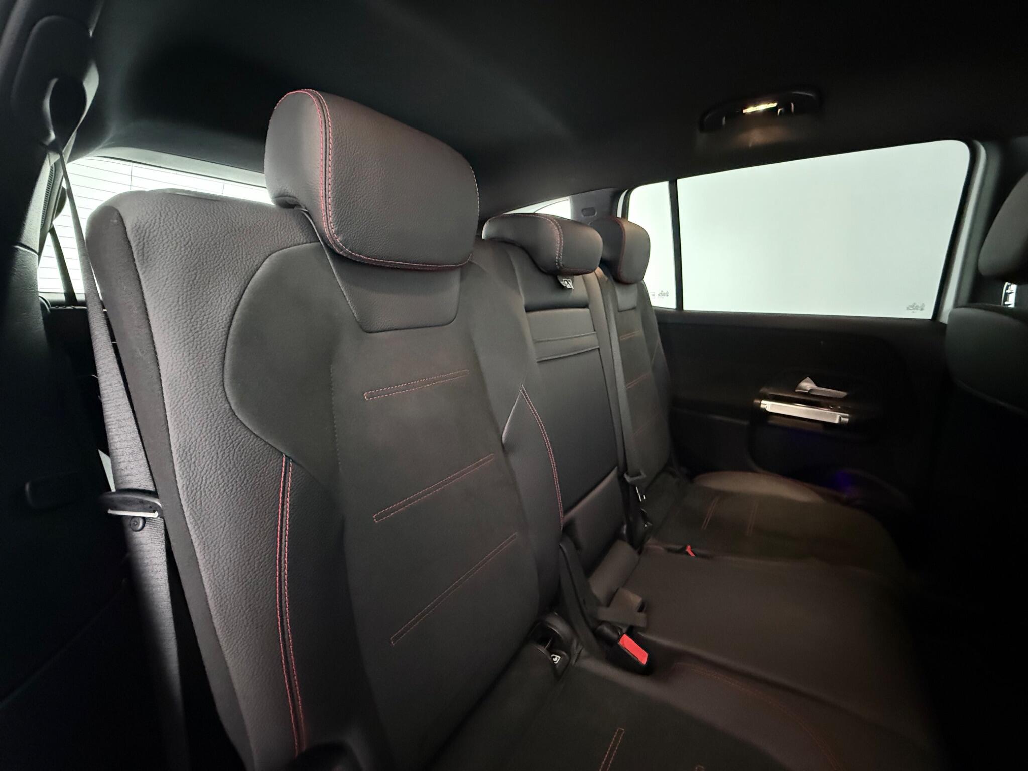 Mercedes-Benz GLB view 32