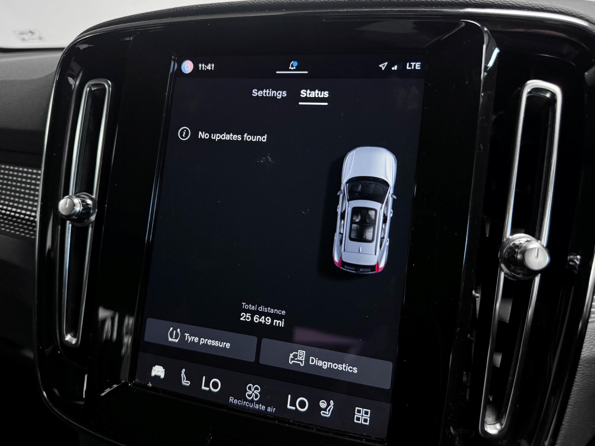 Volvo XC40 view 45