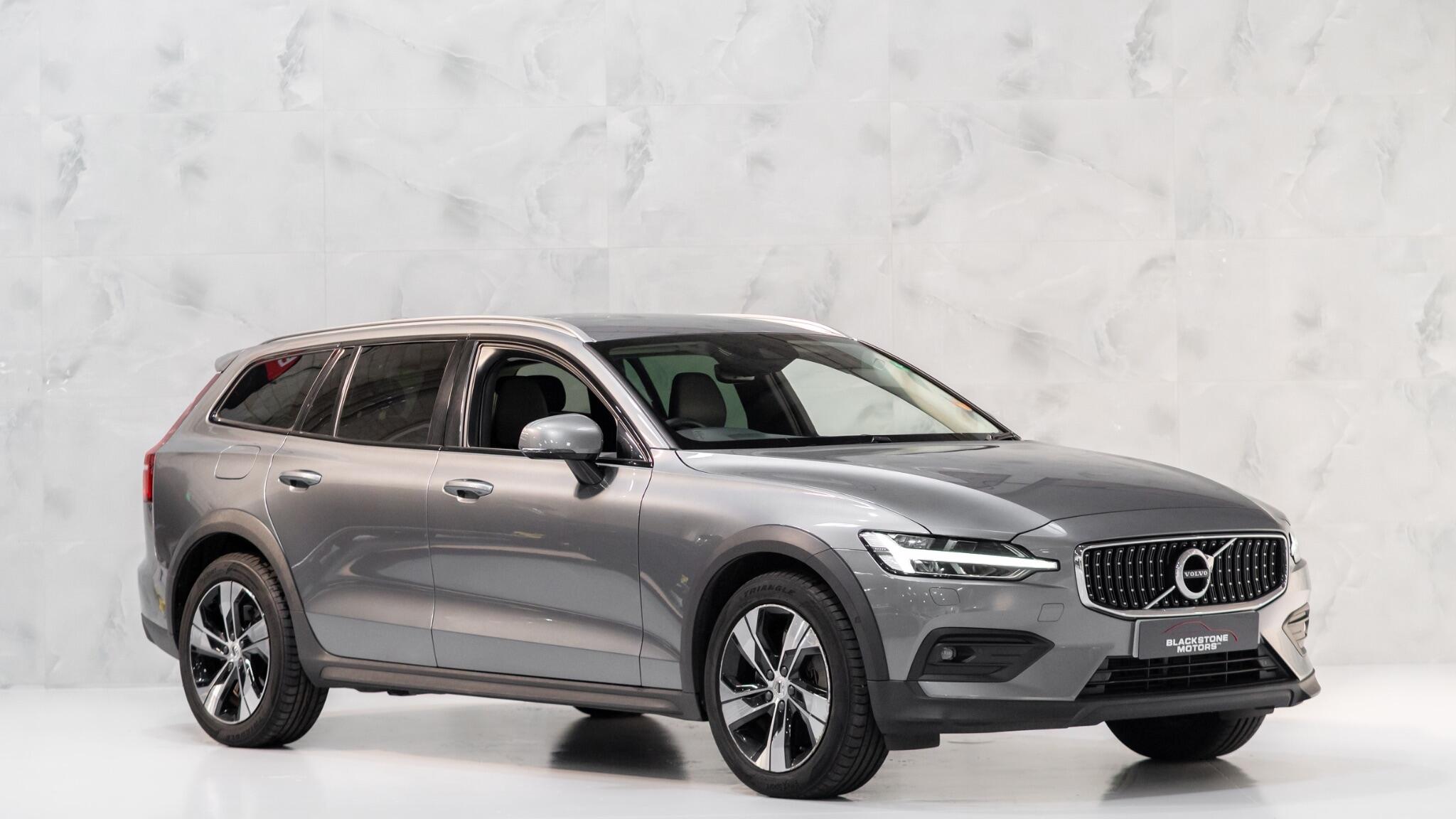 2021 Volvo V60 Cross Country in Grey for sale