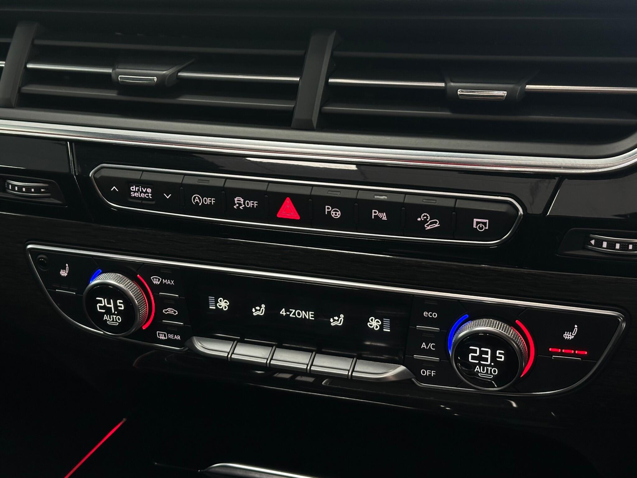 Audi Q7 view 29