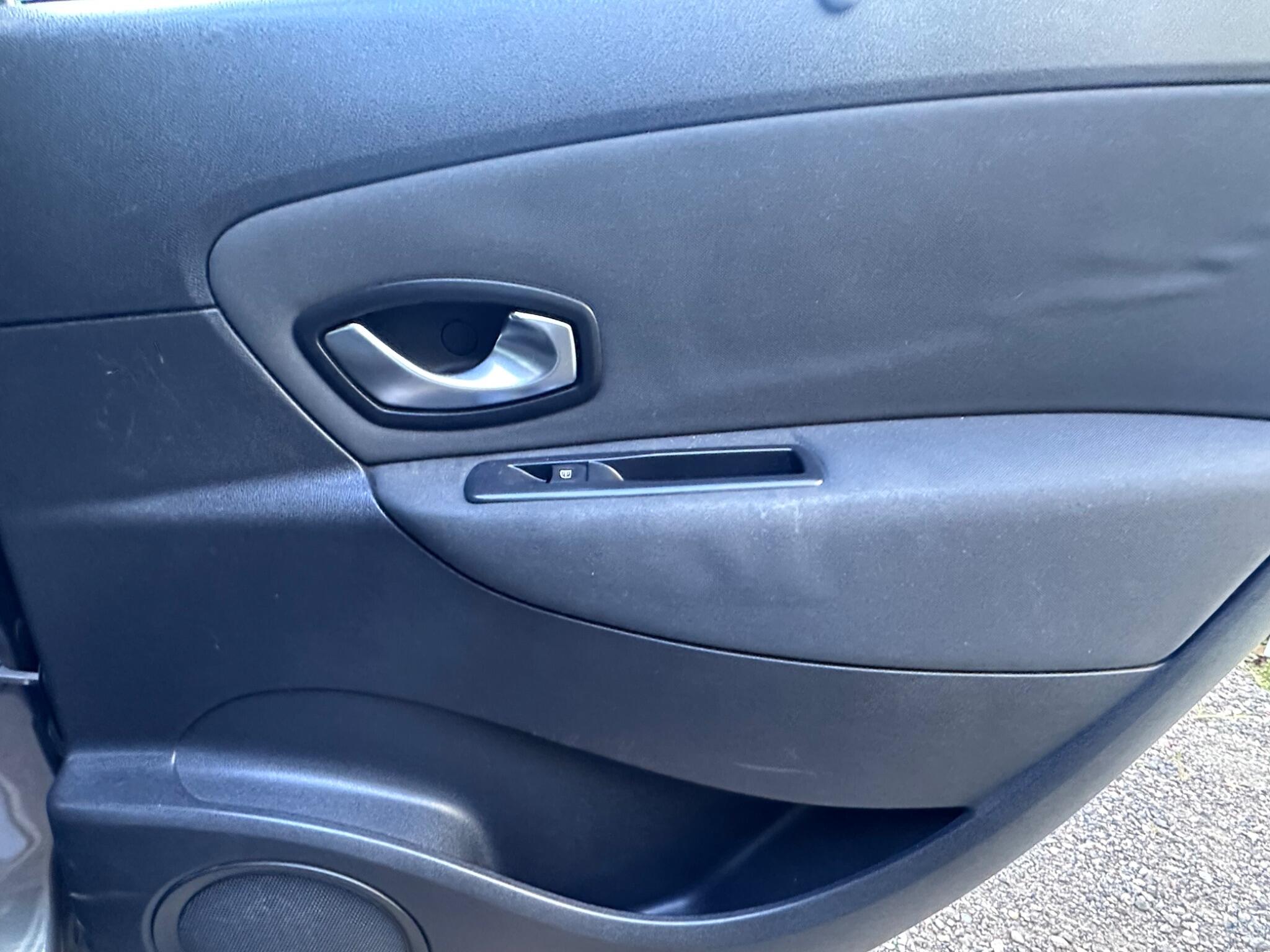 2010 Renault Grand Scenic image 34