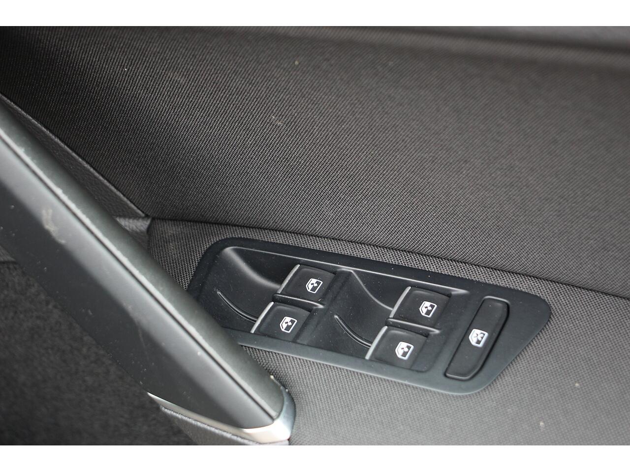 Volkswagen Golf view 33