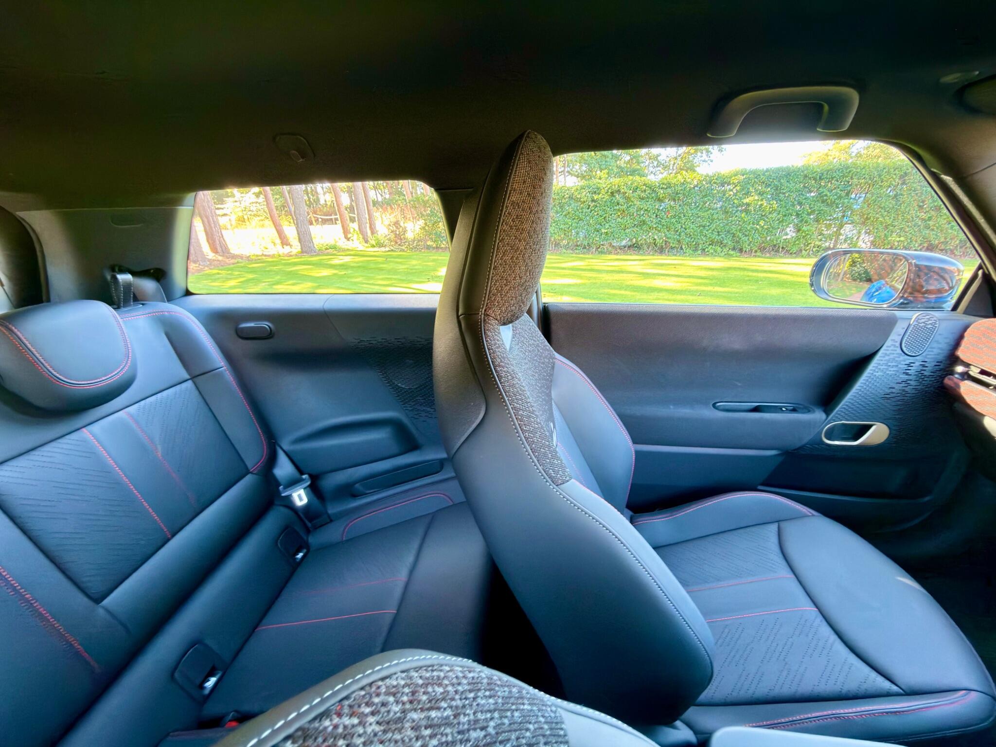 Mini Hatch view 32