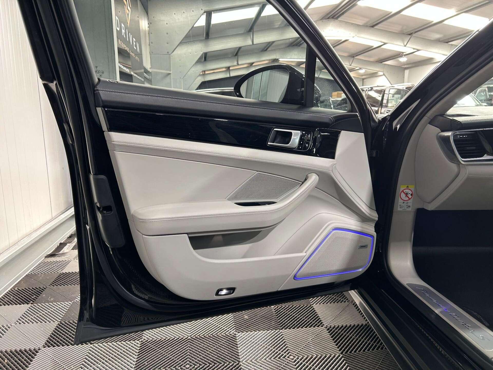 Porsche Panamera view 38