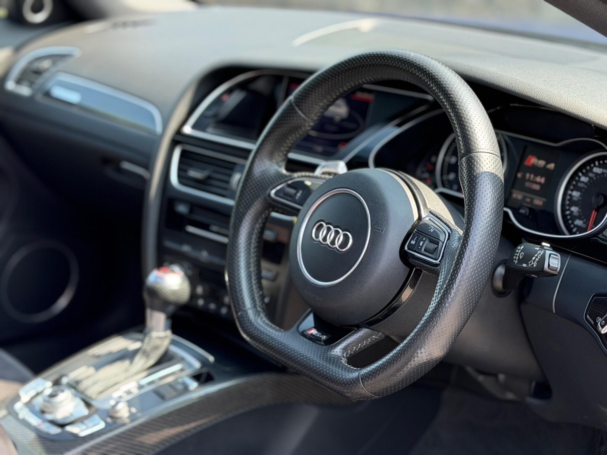 Audi RS4 view 14