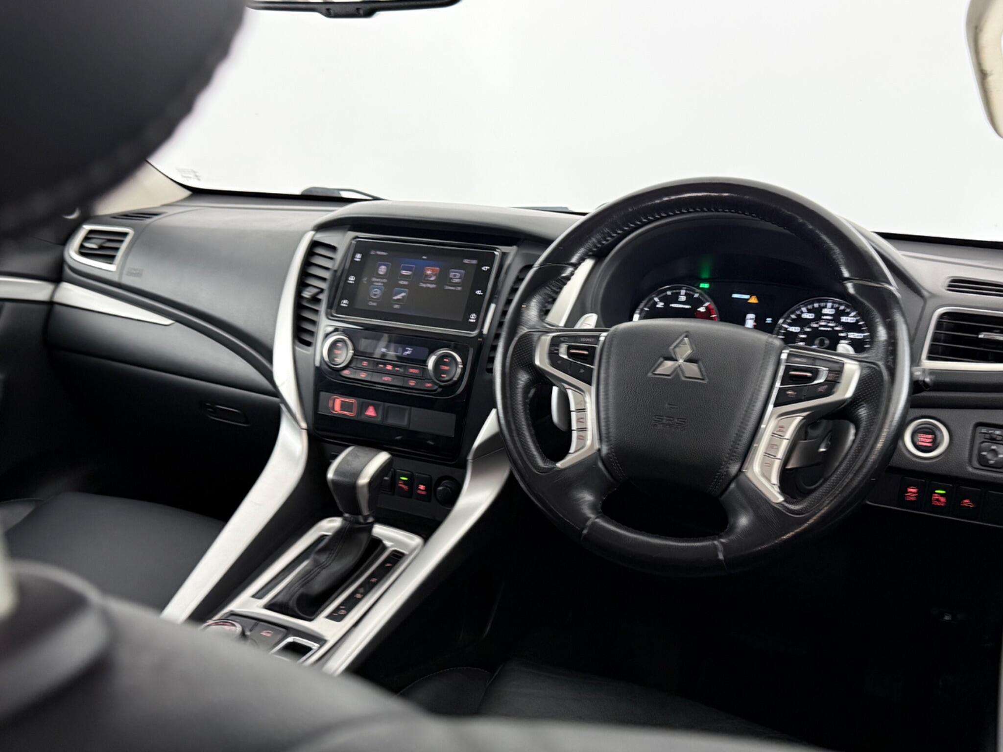 Mitsubishi Shogun Sport view 8
