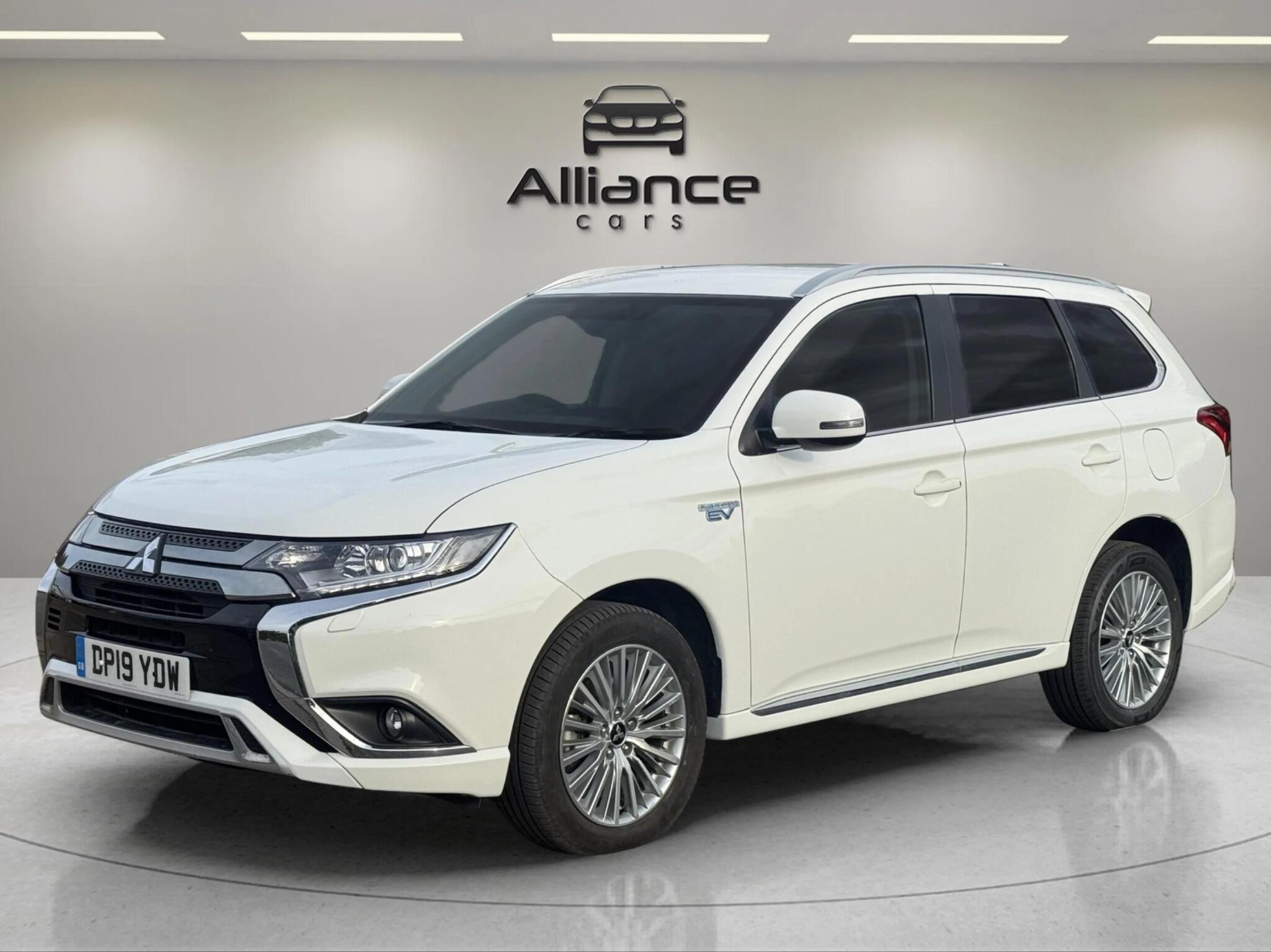 Mitsubishi Outlander view 14