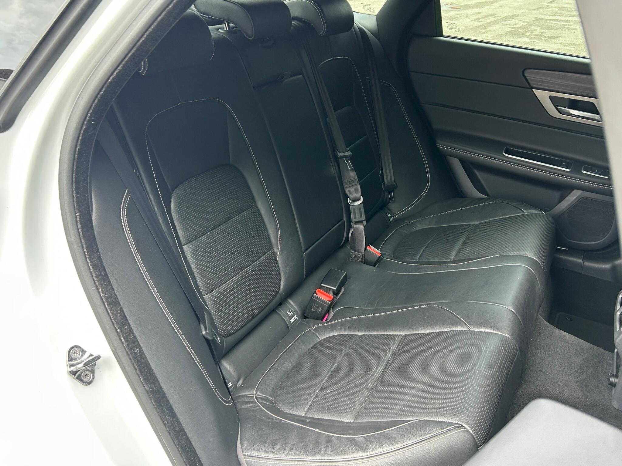 Jaguar XF view 21