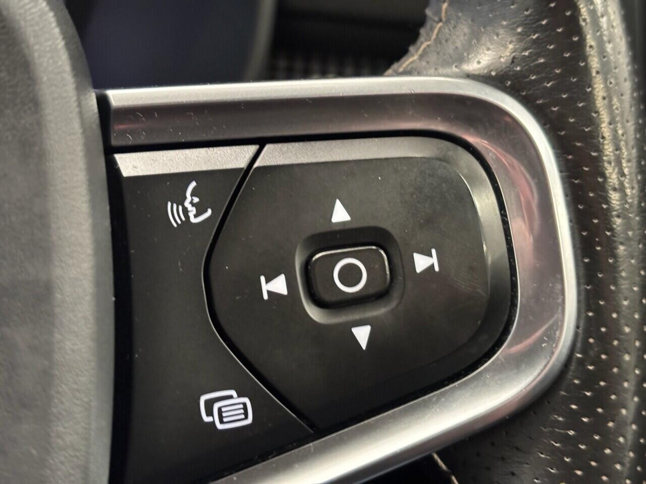 Volvo XC40 view 35