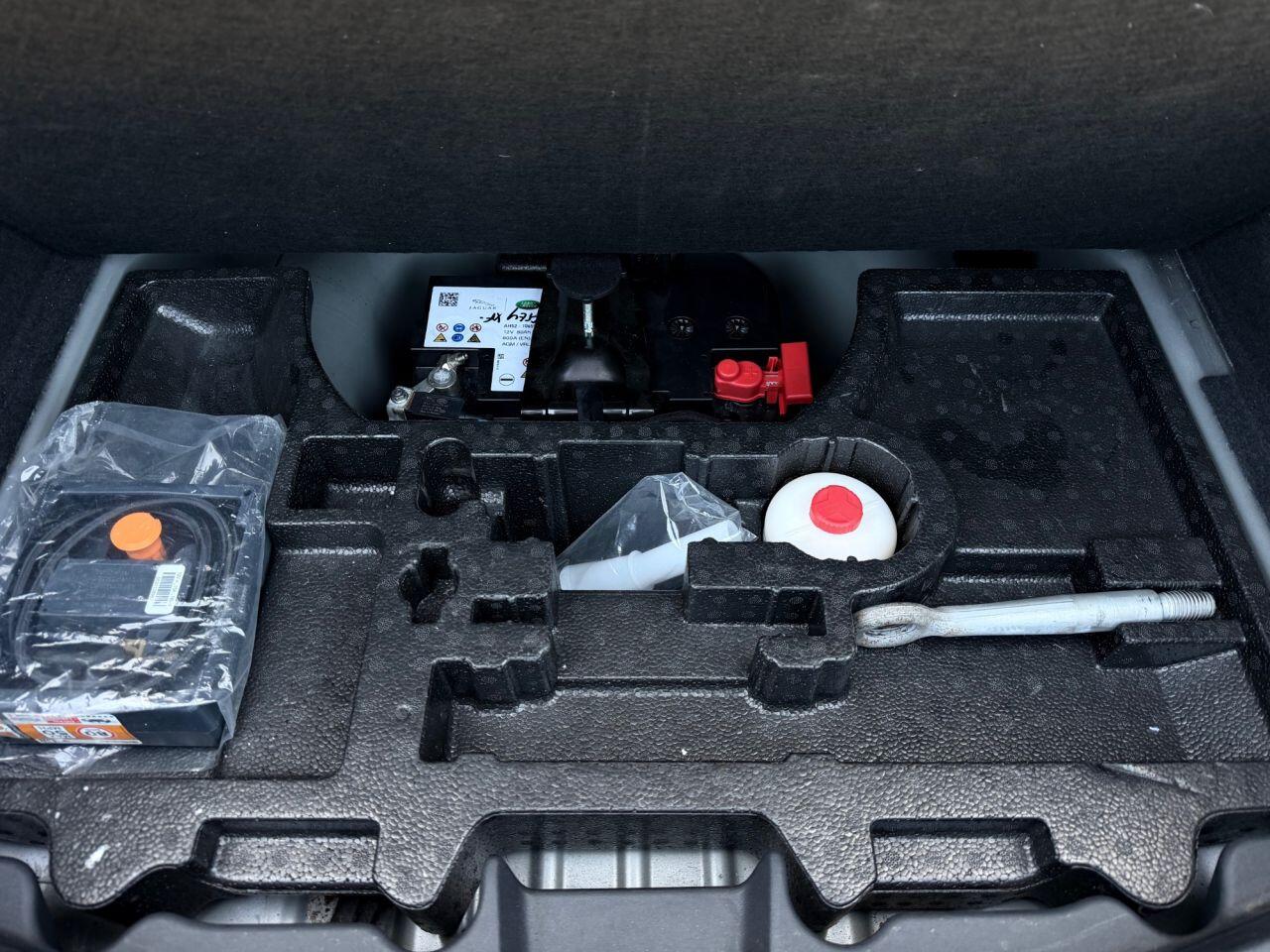 Jaguar XF view 22