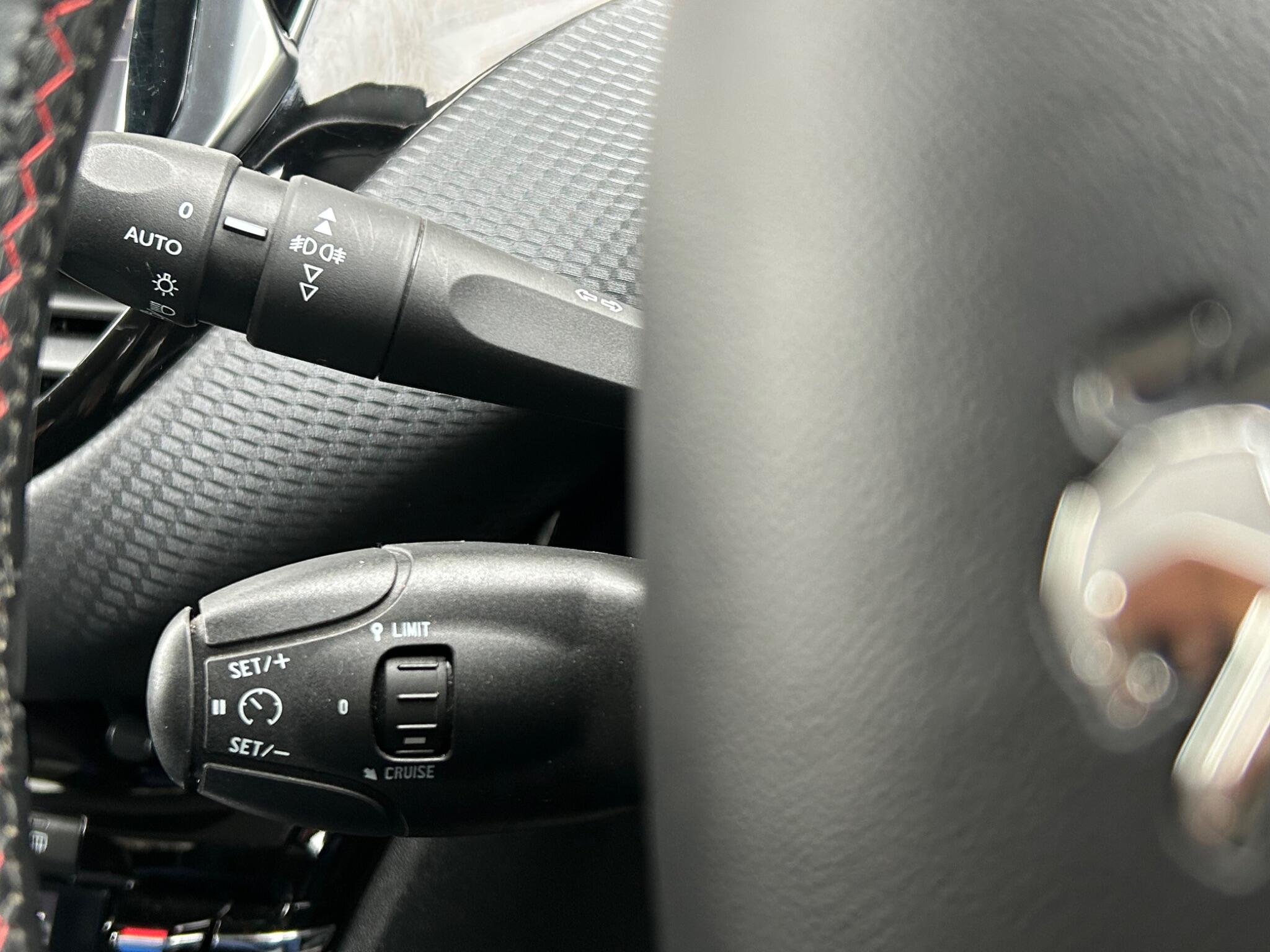 Peugeot 208 view 24