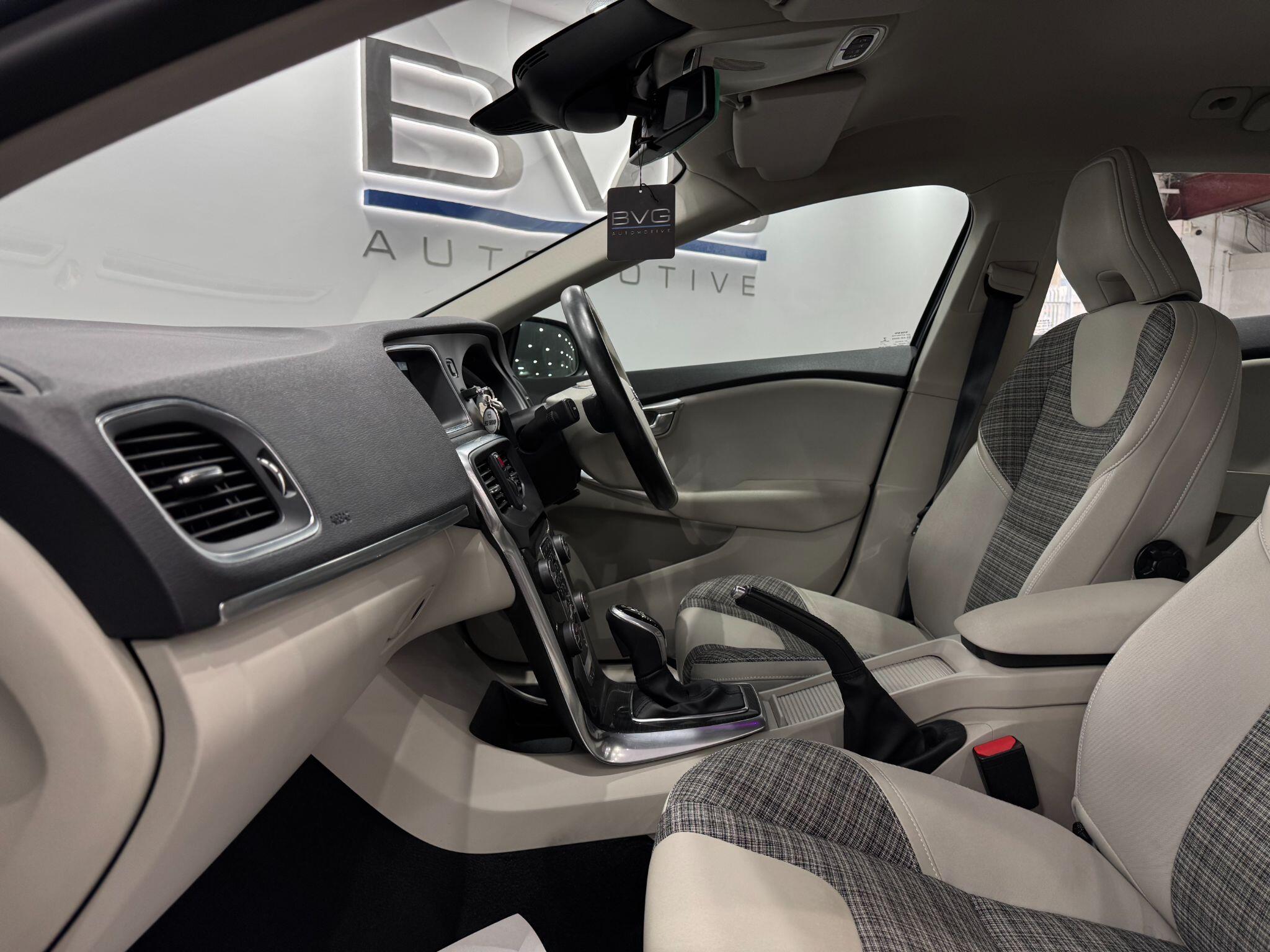 Volvo V40 view 31