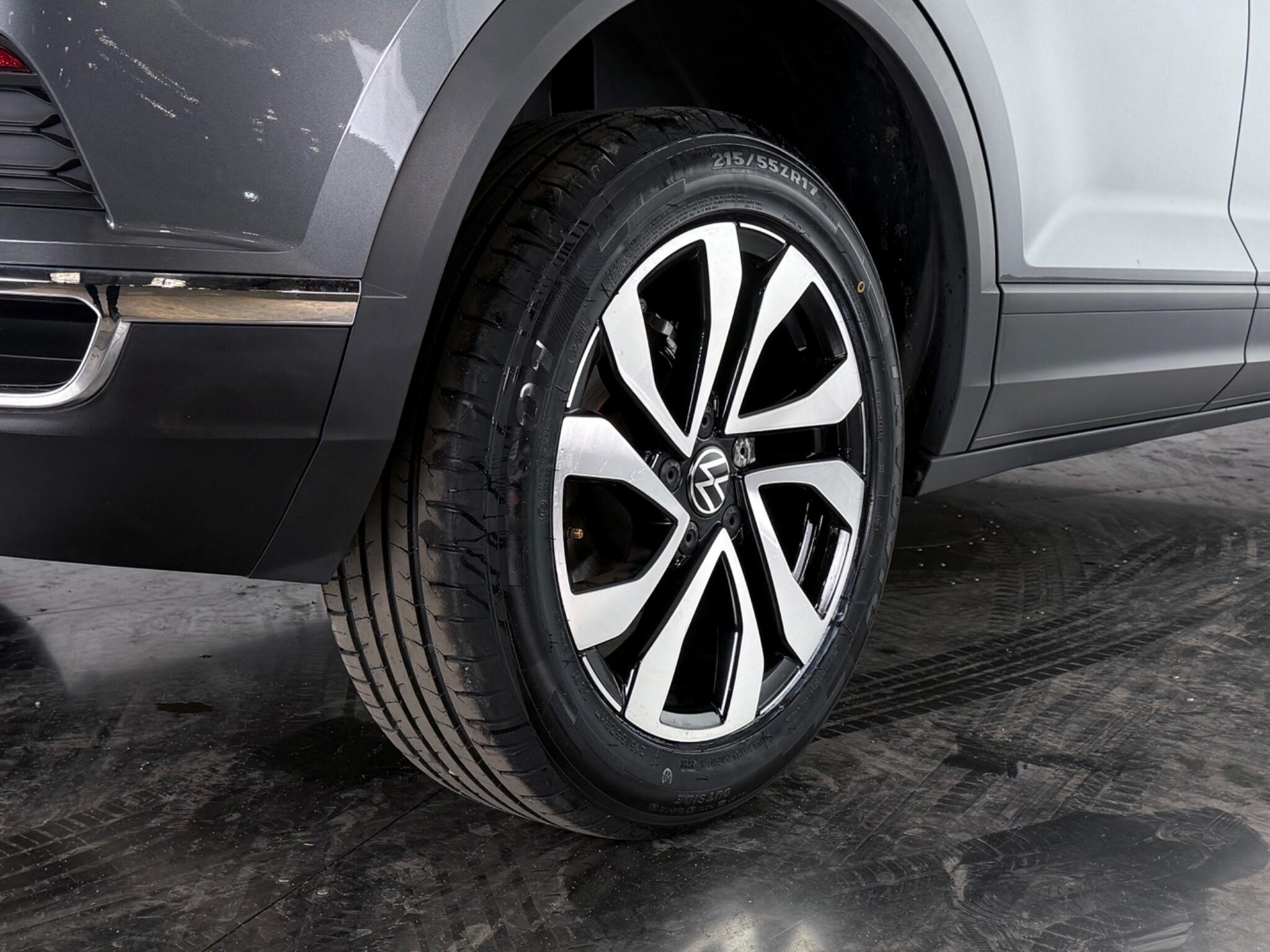 Volkswagen T-Roc view 8