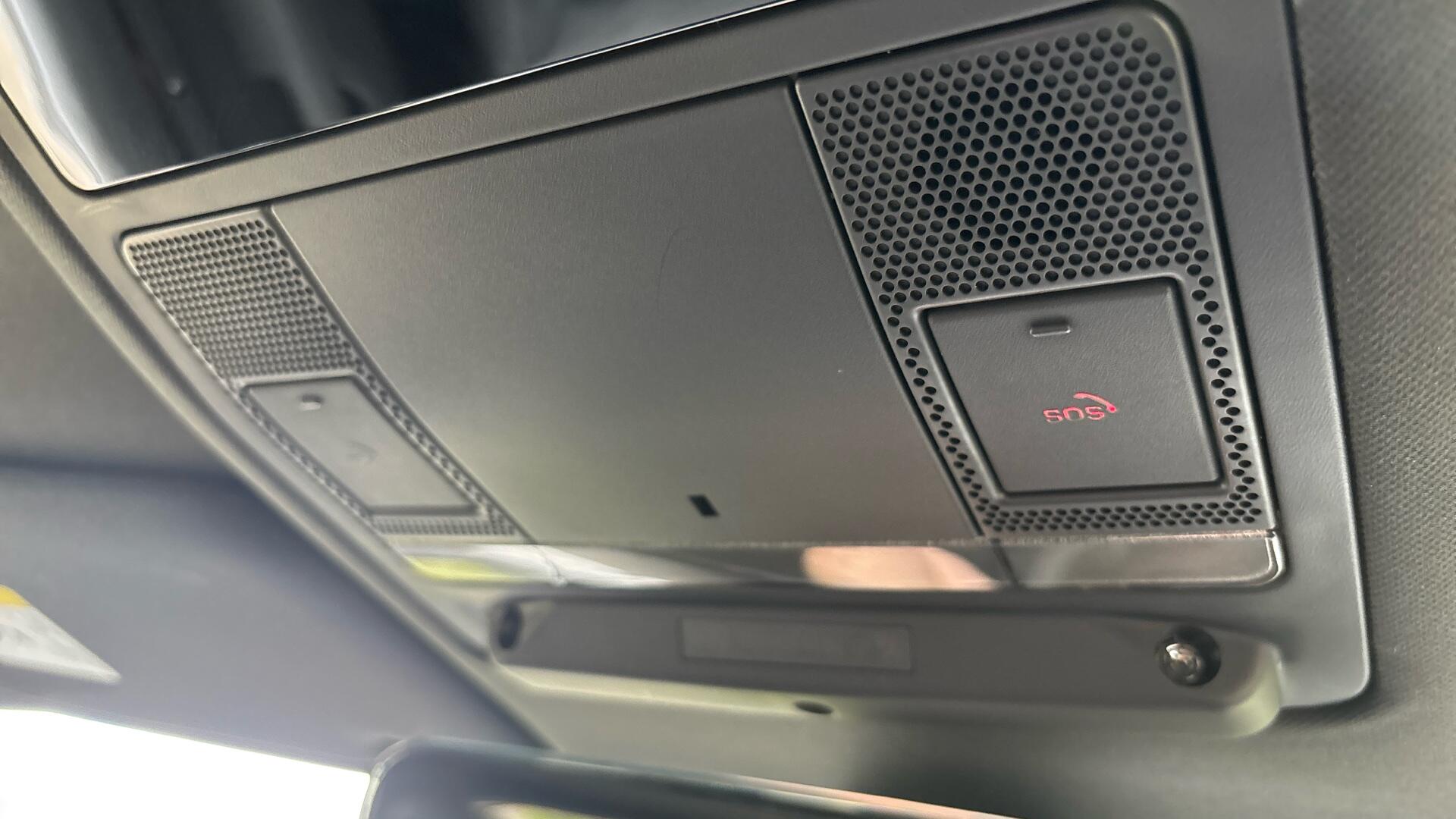 Land Rover Defender view 41