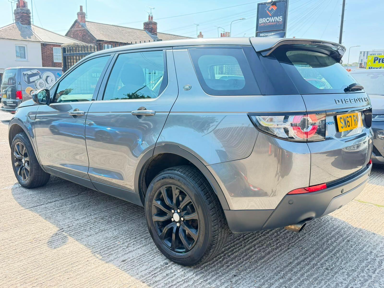 Land Rover Discovery Sport view 5