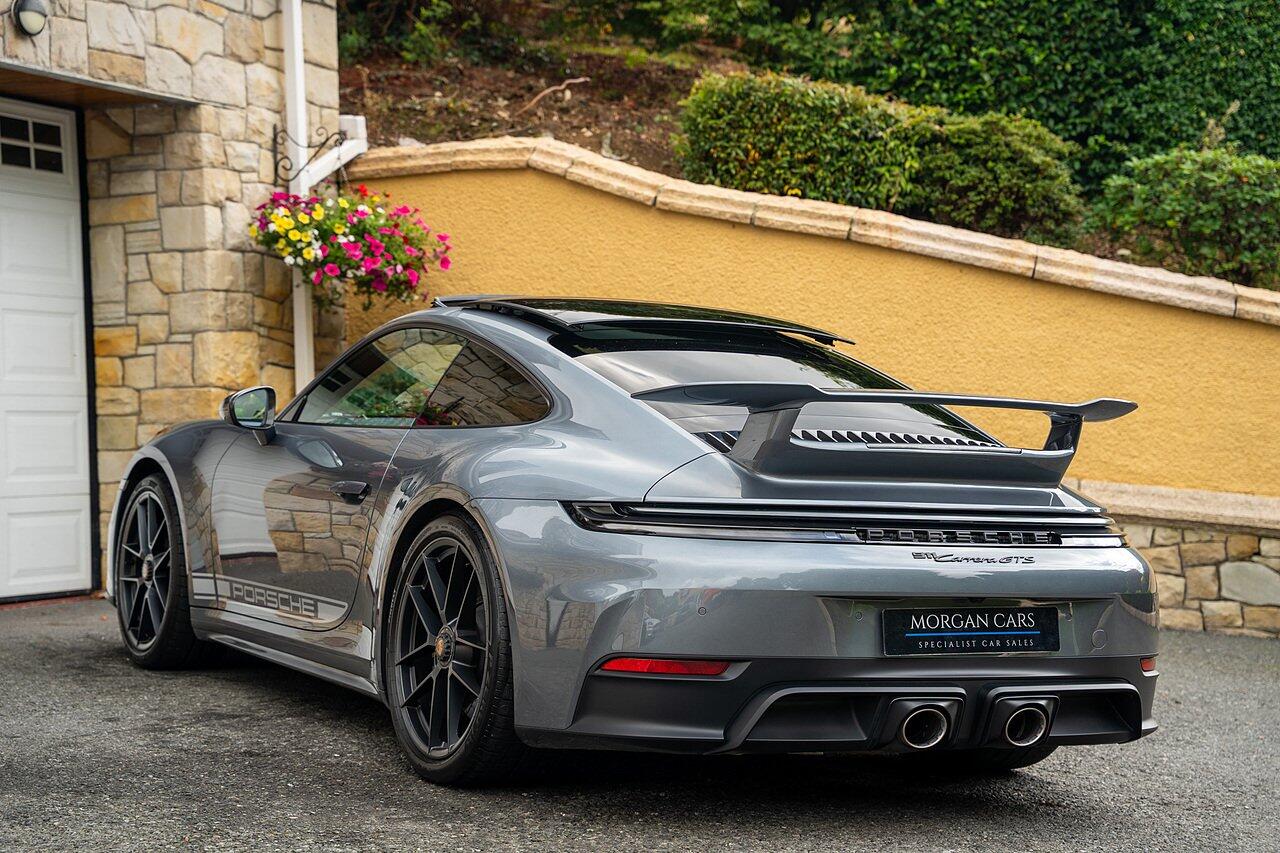 Porsche 911 view 10