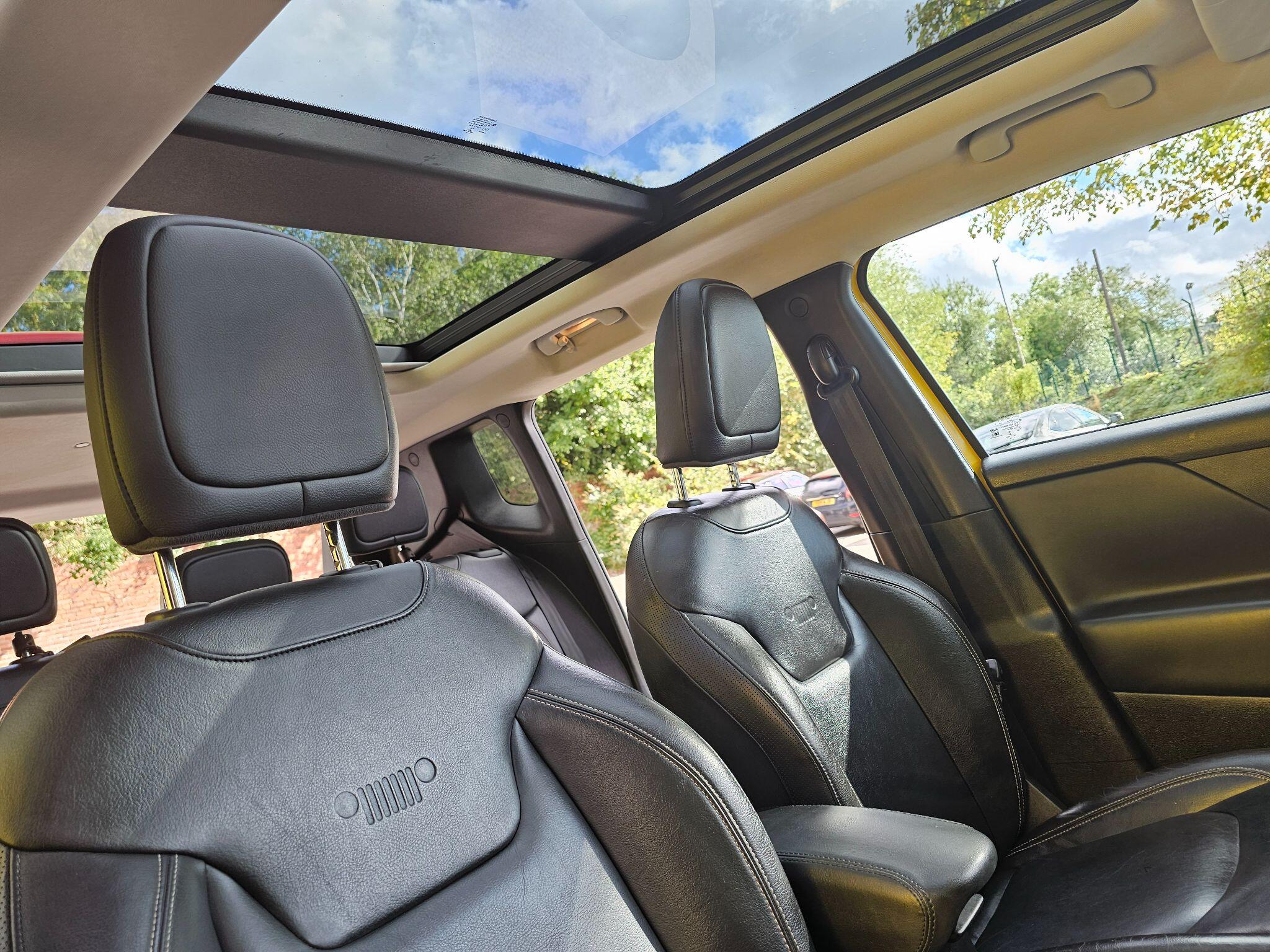 Jeep Renegade view 31