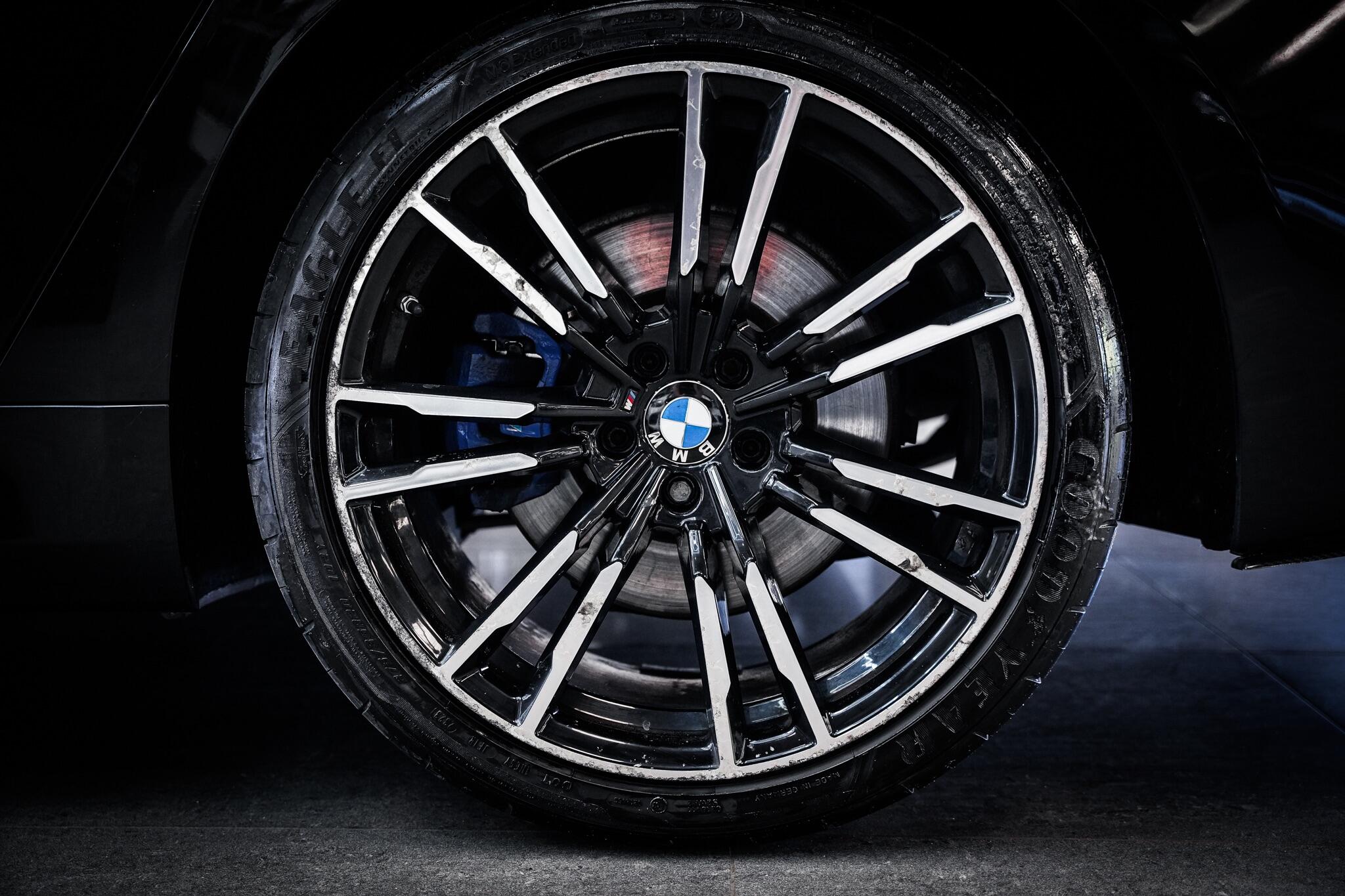BMW 7 Series view 29
