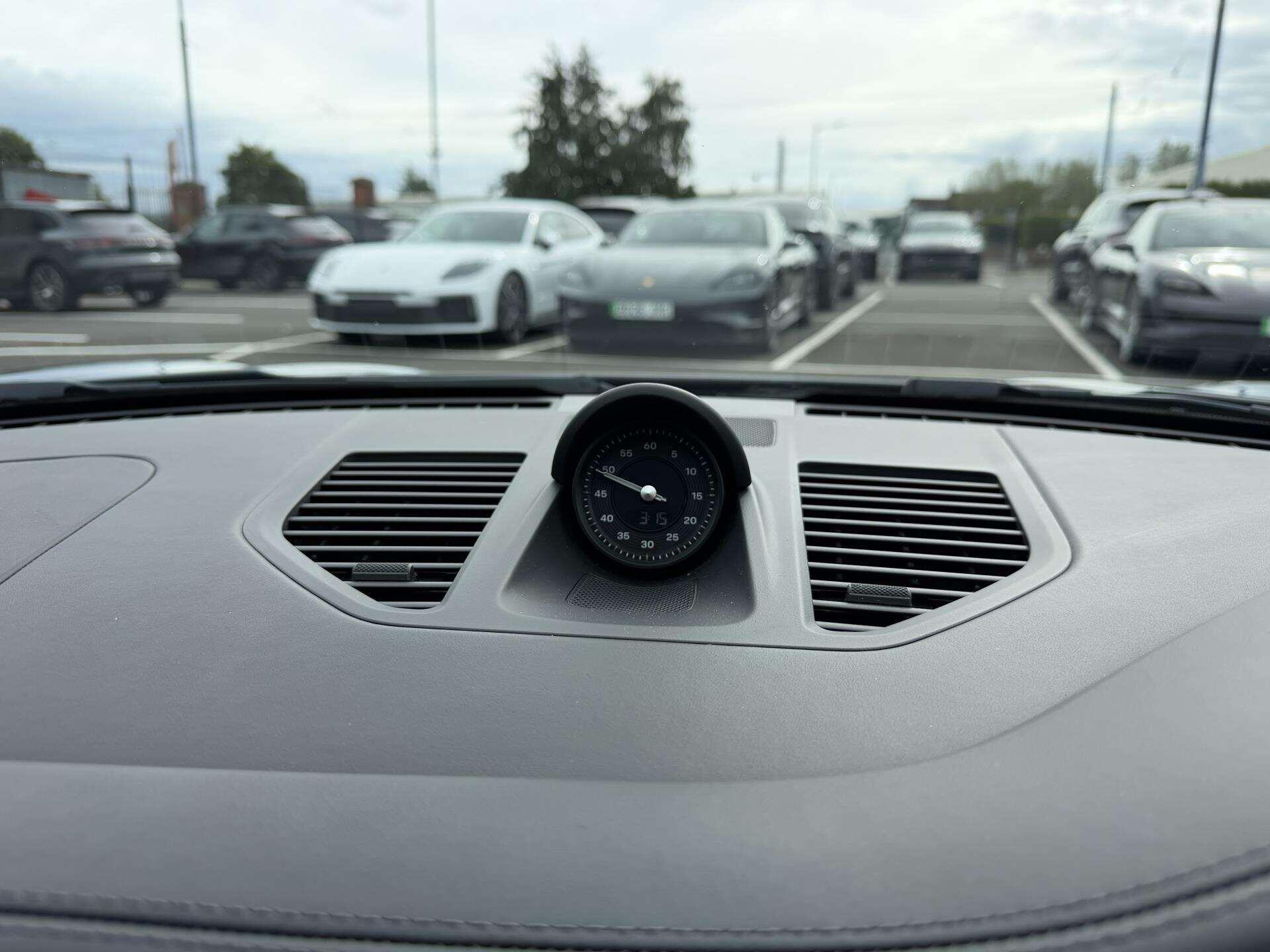 Porsche 911 view 29