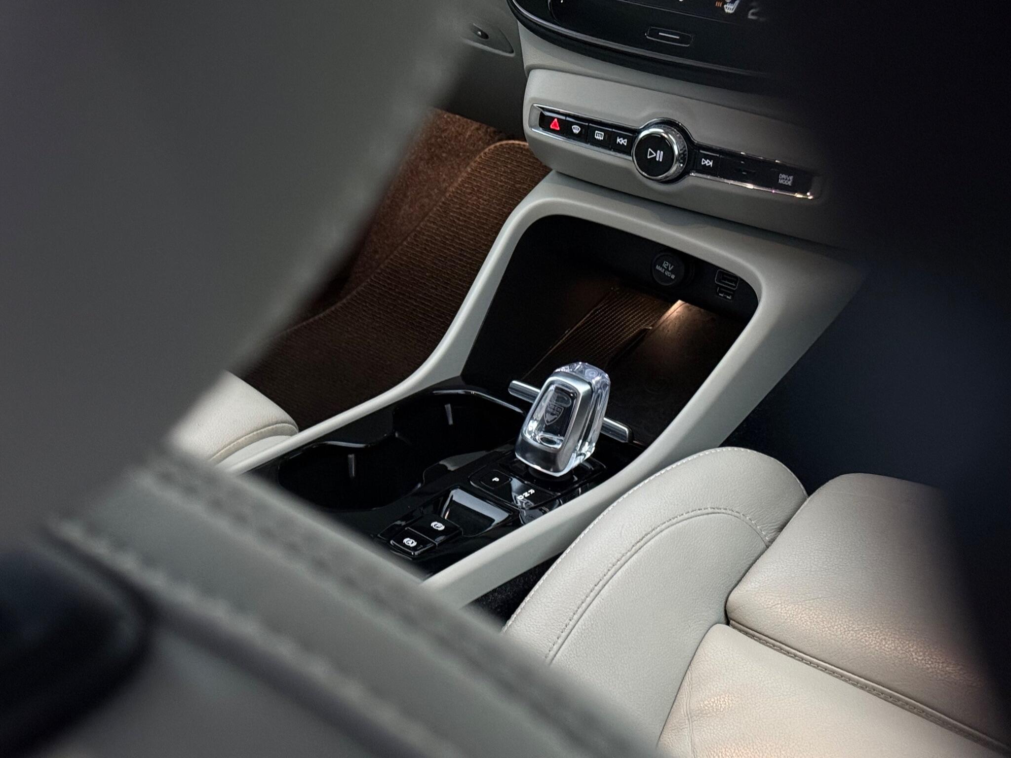 Volvo XC40 view 19