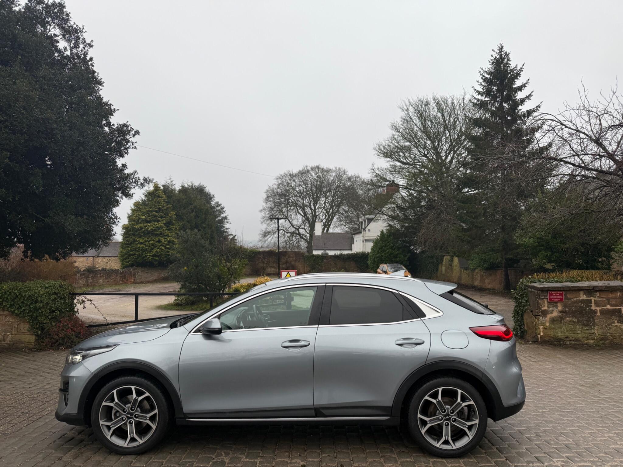 2022 Kia XCeed 1.0 T-GDi Connect Euro 6 (s/s) 5dr • 32,702 miles image 3