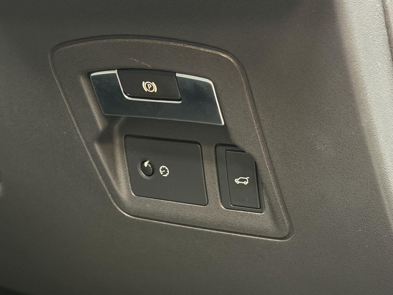 Land Rover Range Rover Velar view 38