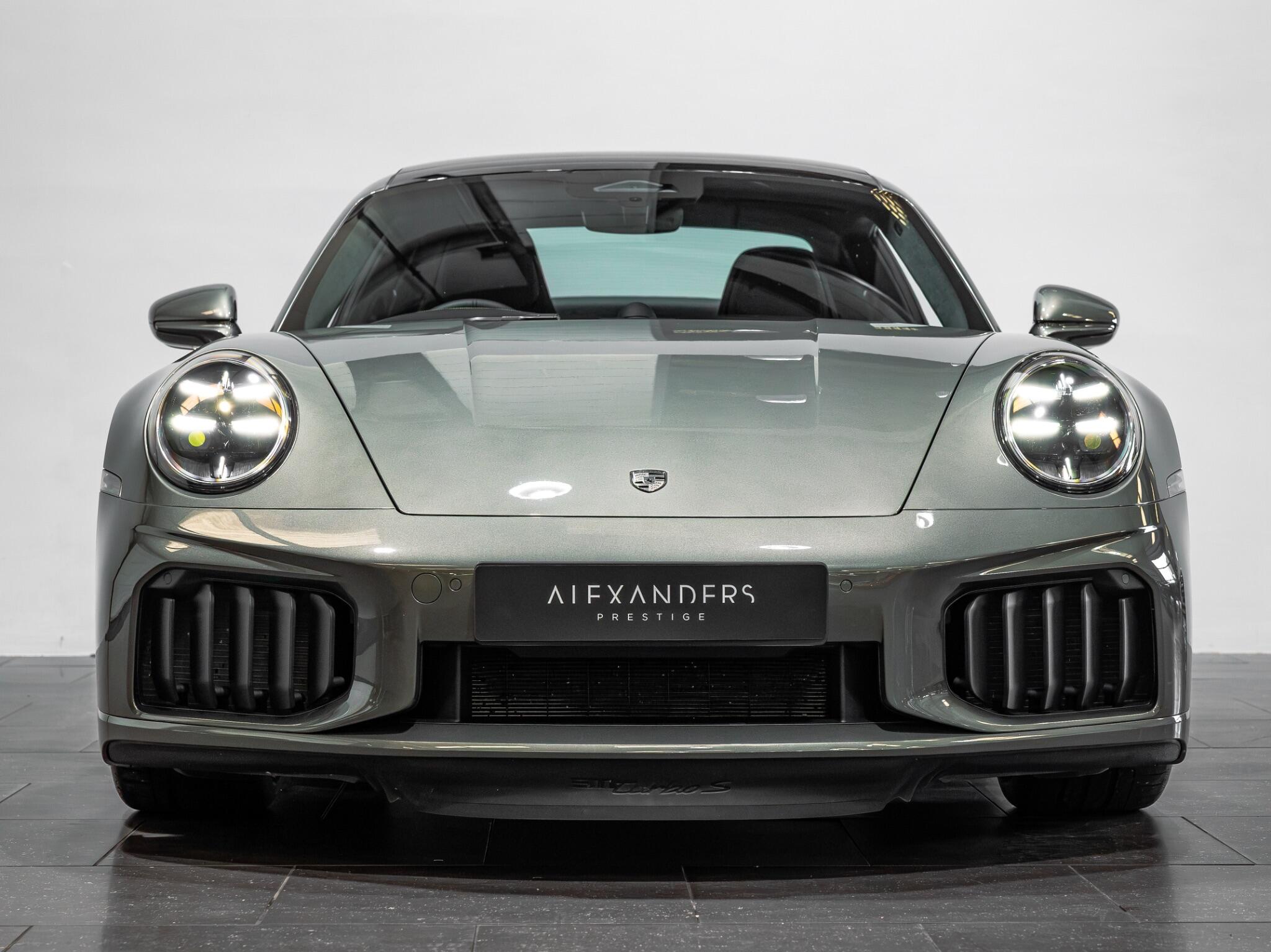 Porsche 911 view 10