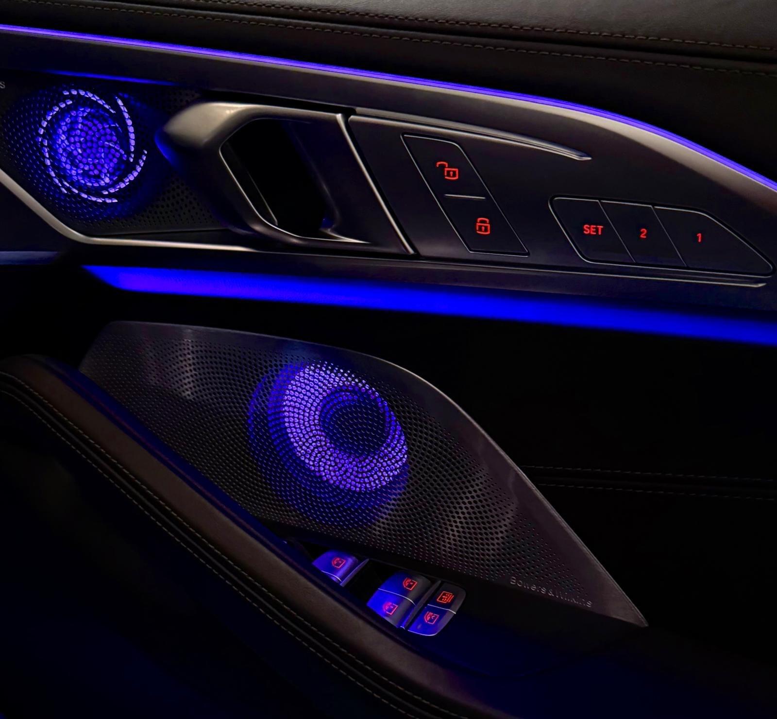 BMW 8 Series view 25