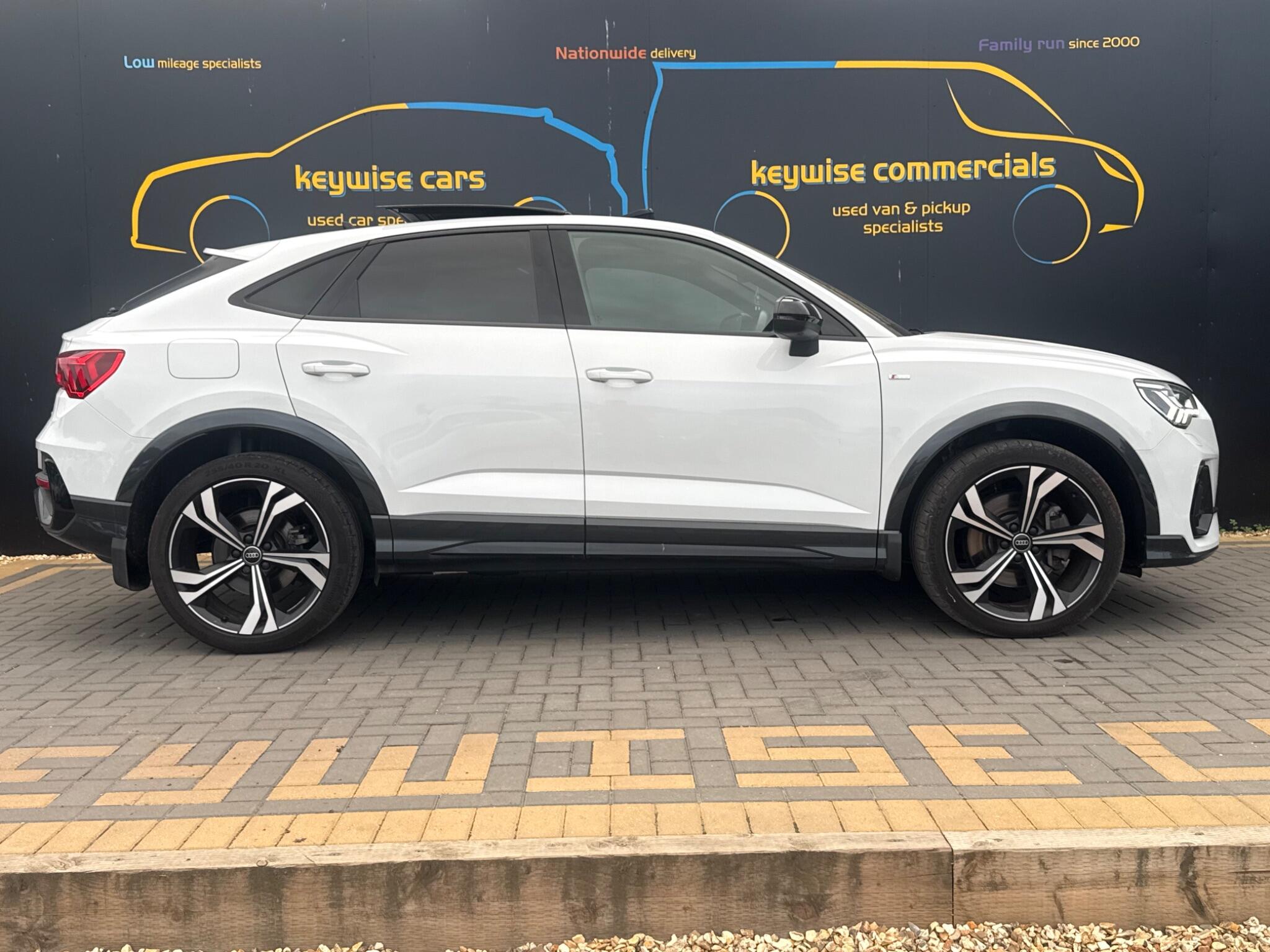 Audi Q3 view 7