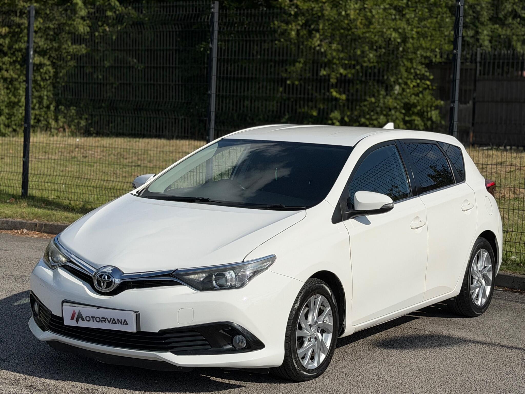 Toyota Auris view 3