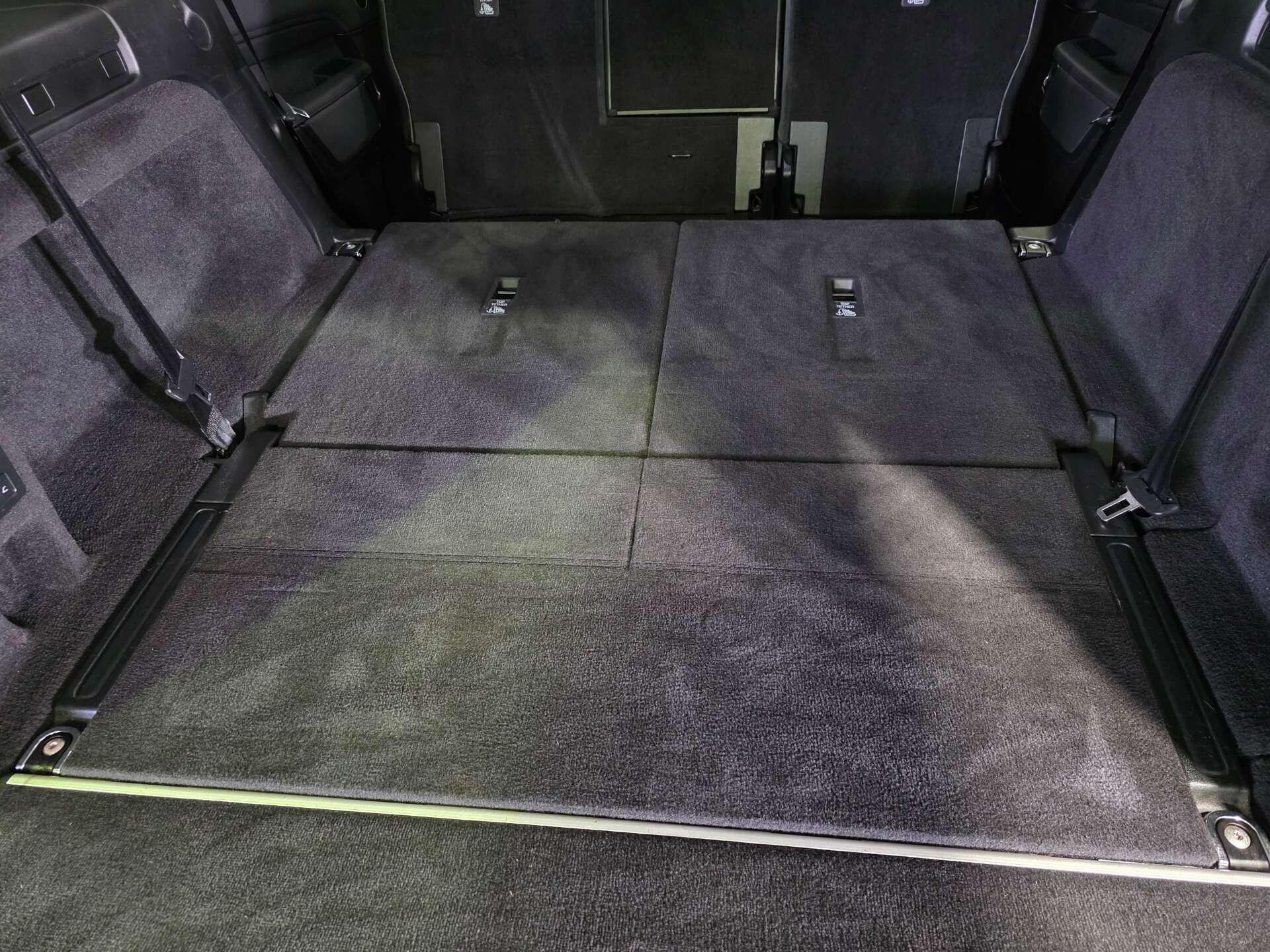 Land Rover Discovery view 23
