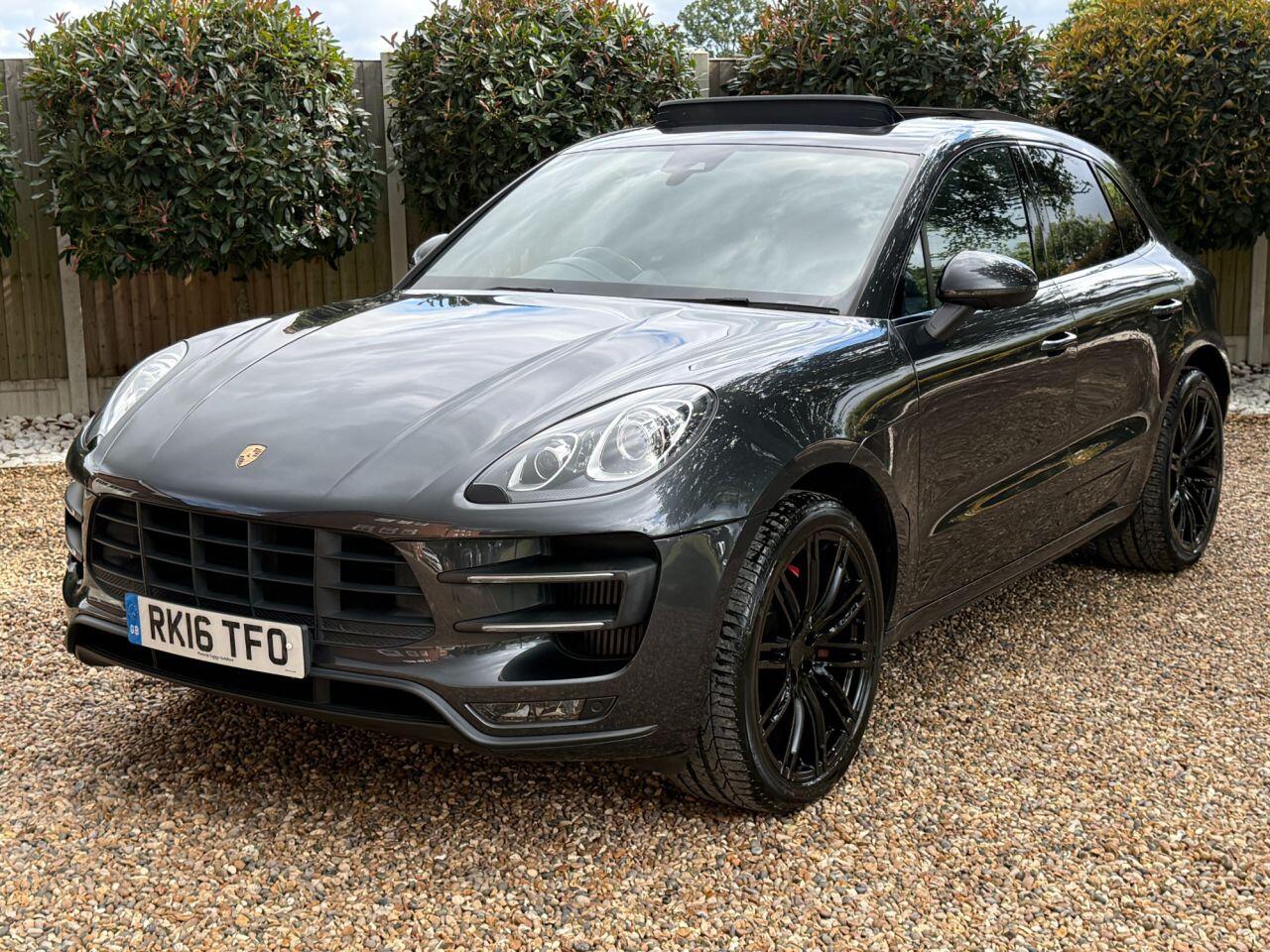 Porsche Macan view 20
