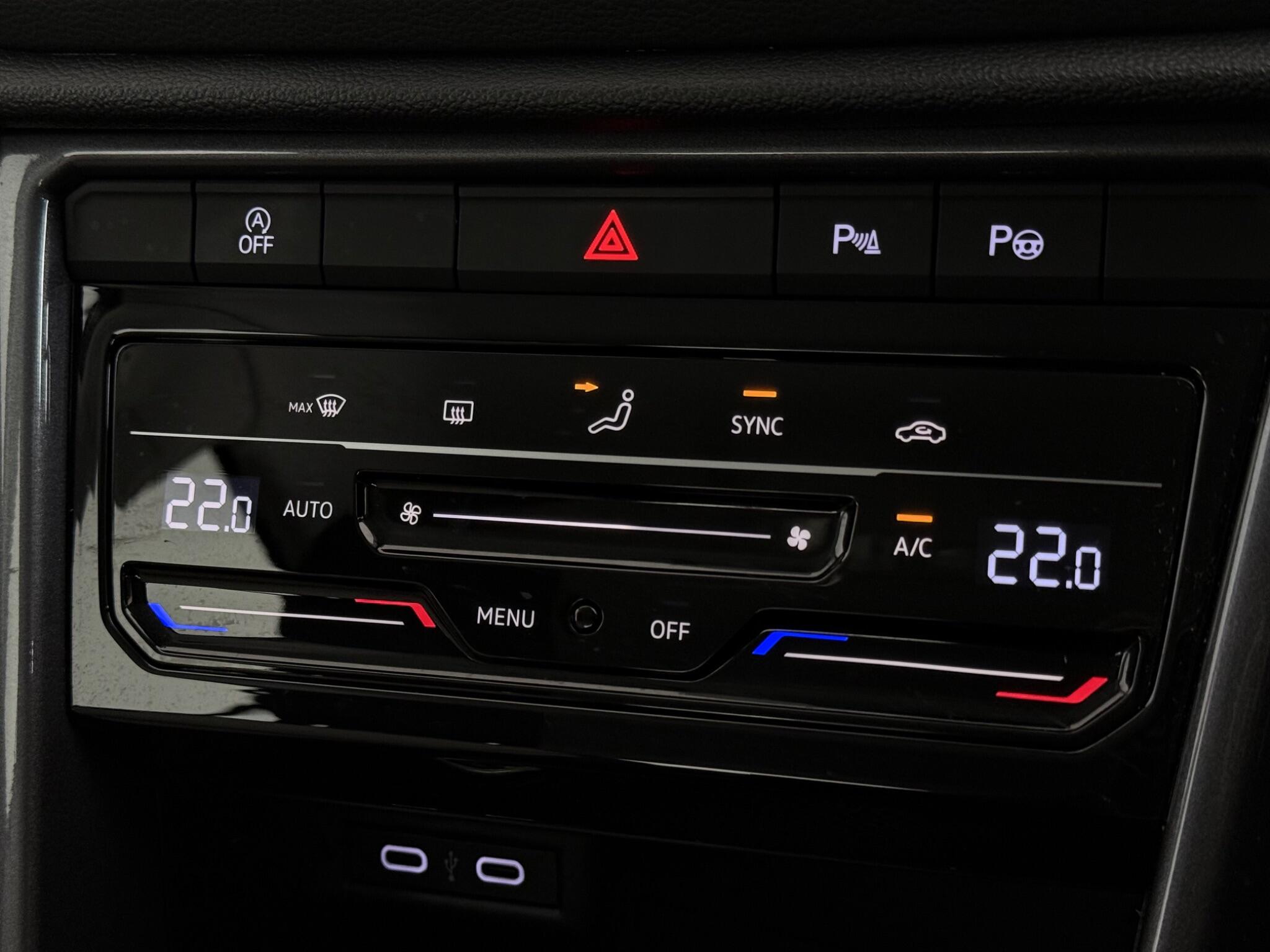 Volkswagen T-Roc view 33
