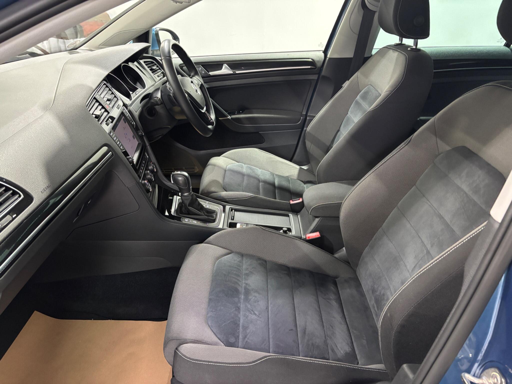 Volkswagen Golf view 20