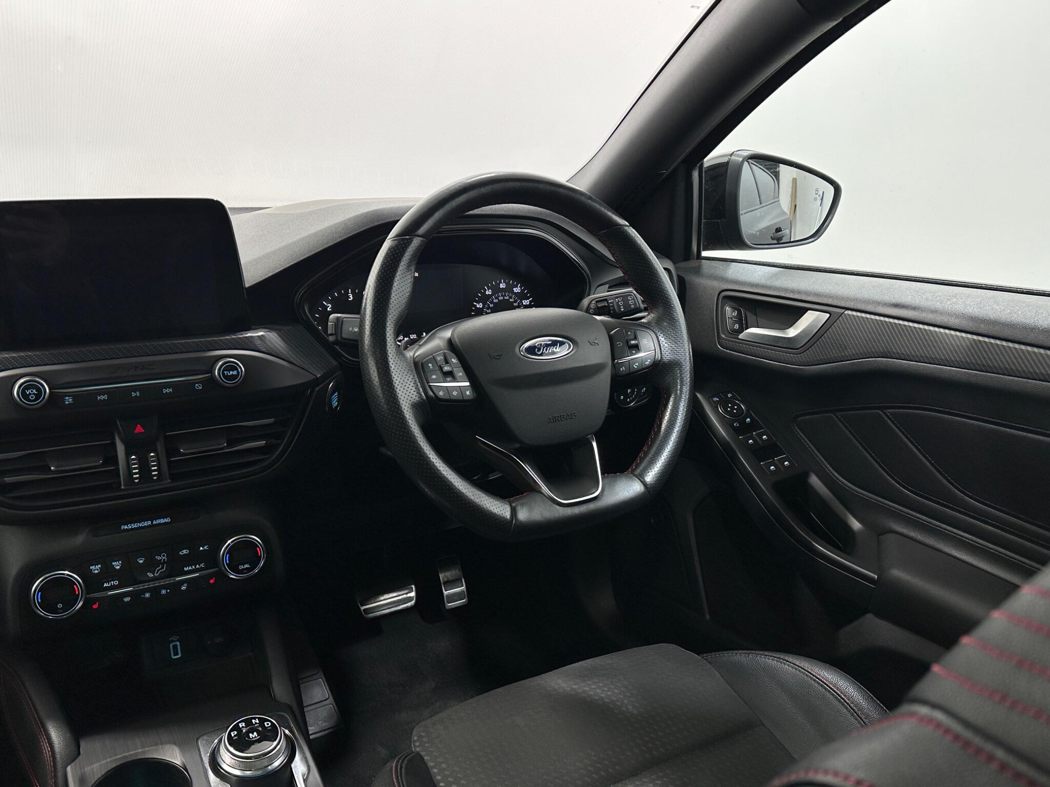 Ford Focus view 12