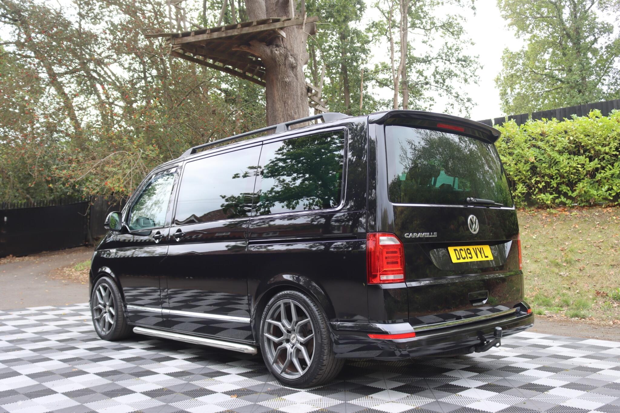 Volkswagen Caravelle view 21