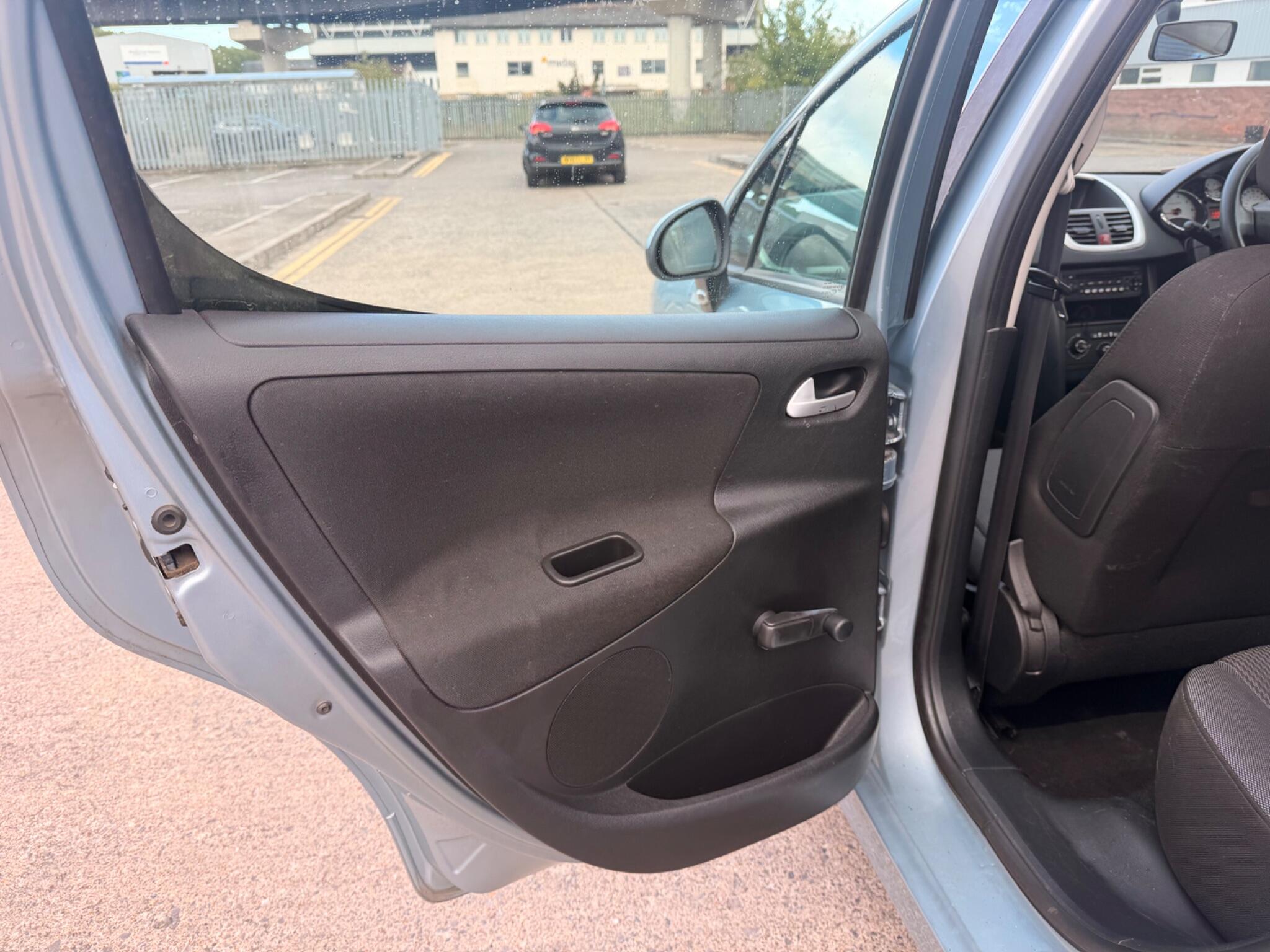Peugeot 207 view 38