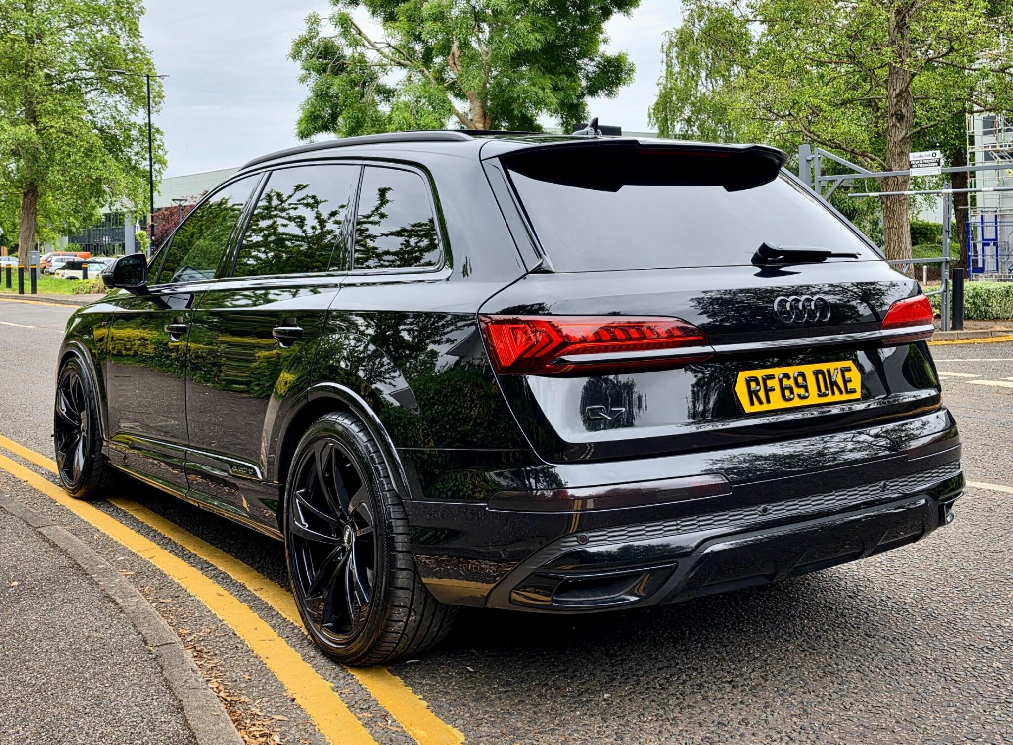 Audi Q7 view 22