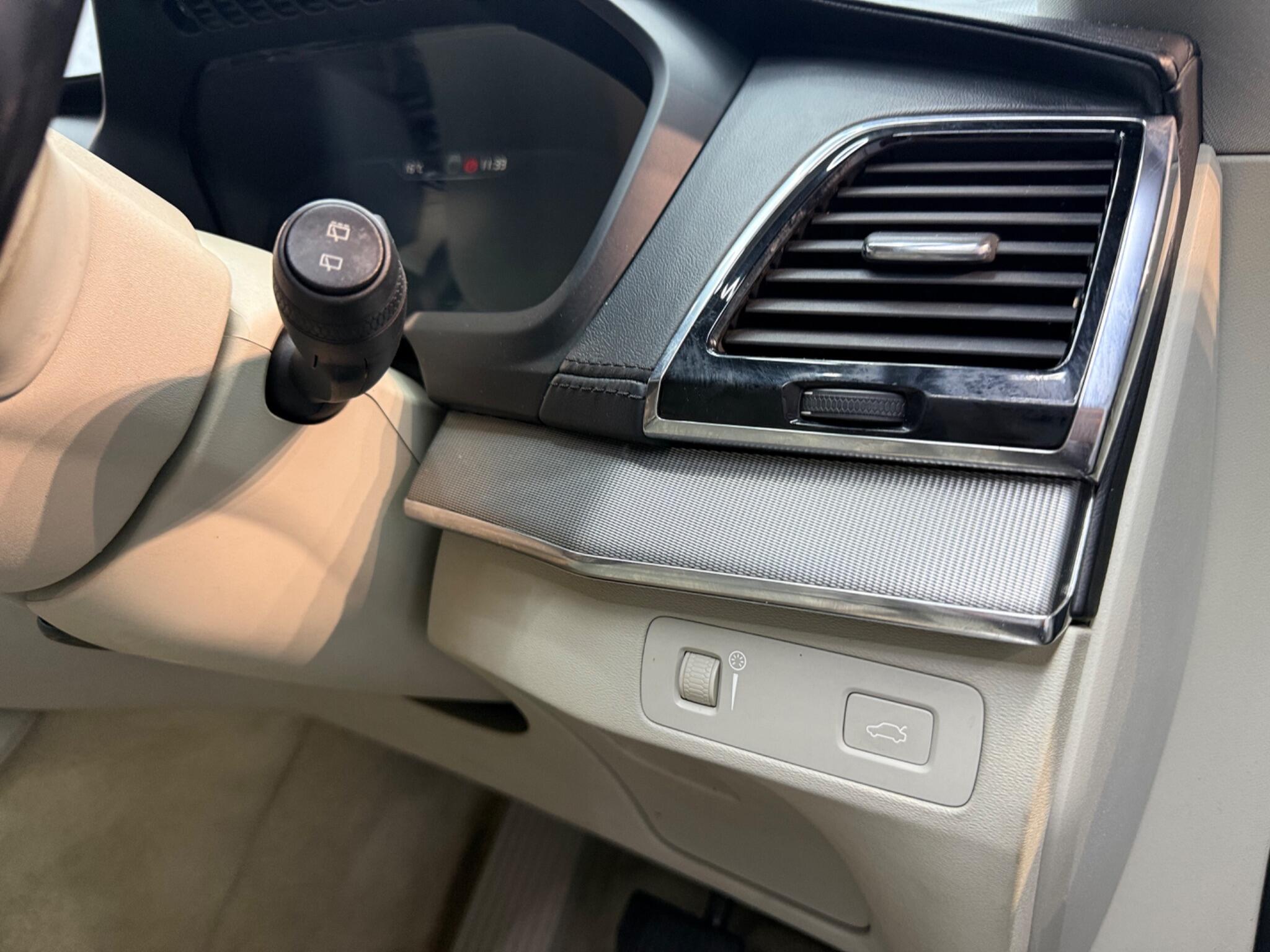 Volvo XC90 view 24