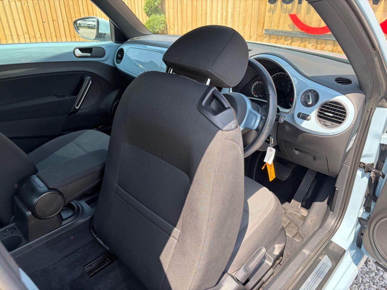 Volkswagen Beetle view 21
